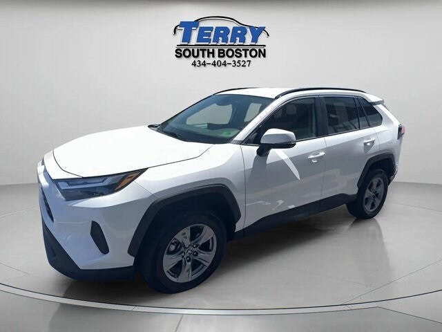 2024 Toyota RAV4 XLE photo 3