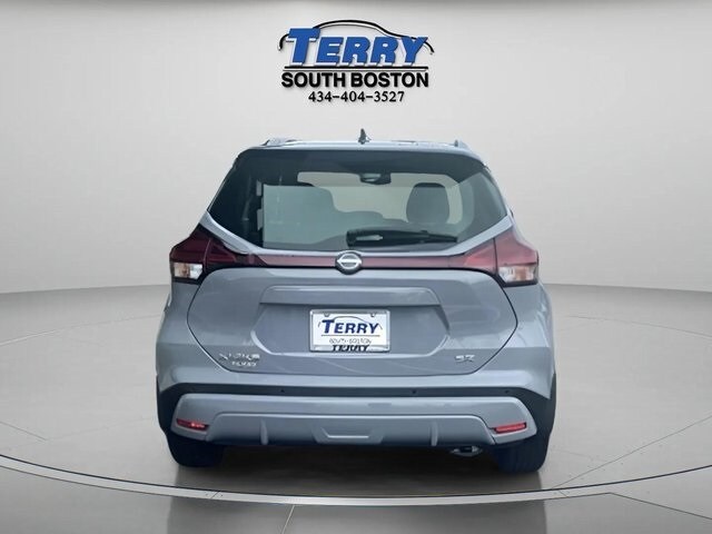 2023 Nissan Kicks SR photo 3