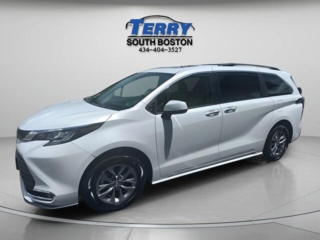 2023 Toyota Sienna XLE photo 3