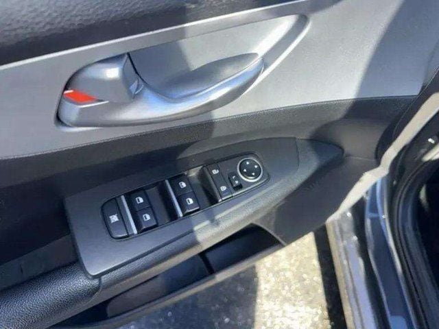2023 Kia Forte LXS - Photo 8