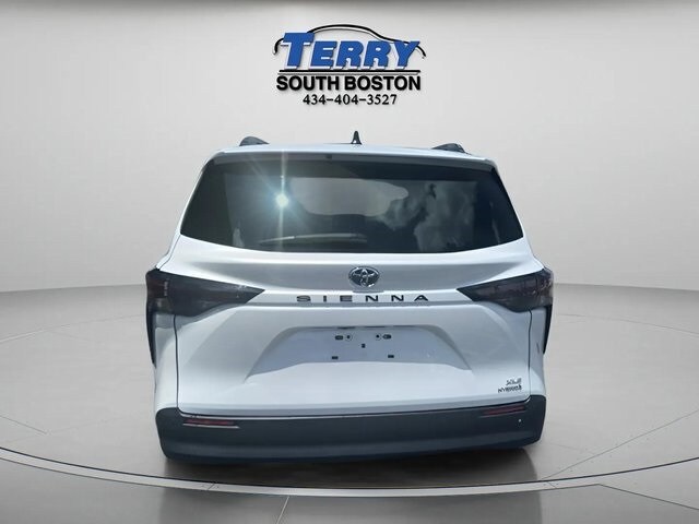 2023 Toyota Sienna XLE photo 4