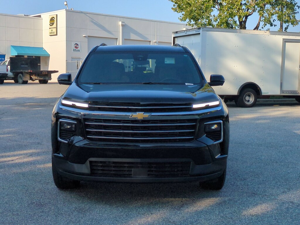 Used 2025 Chevrolet Traverse FWD LT SUV