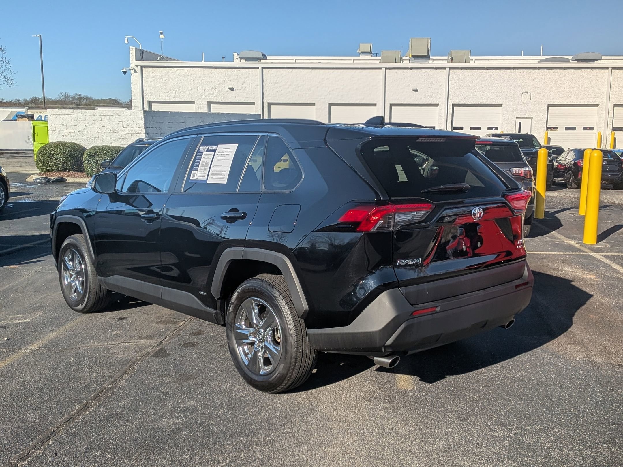 2025 Toyota RAV4 Hybrid XLE photo 5