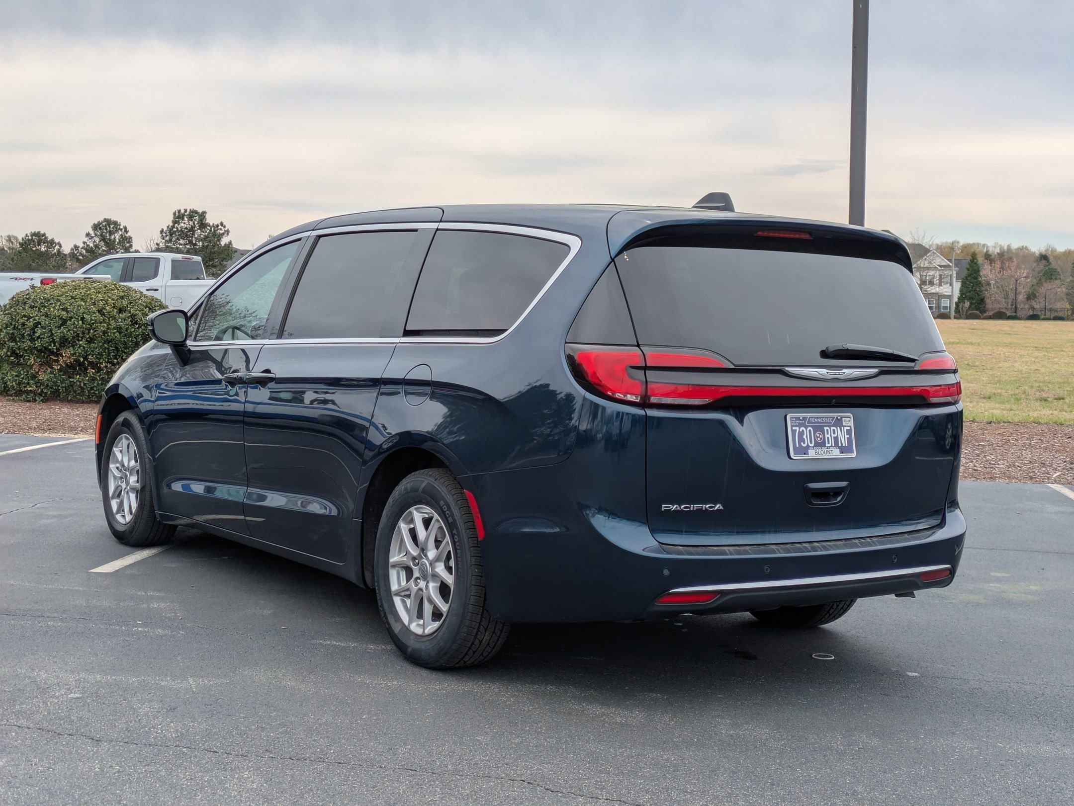 2025 Chrysler Pacifica Select photo 3