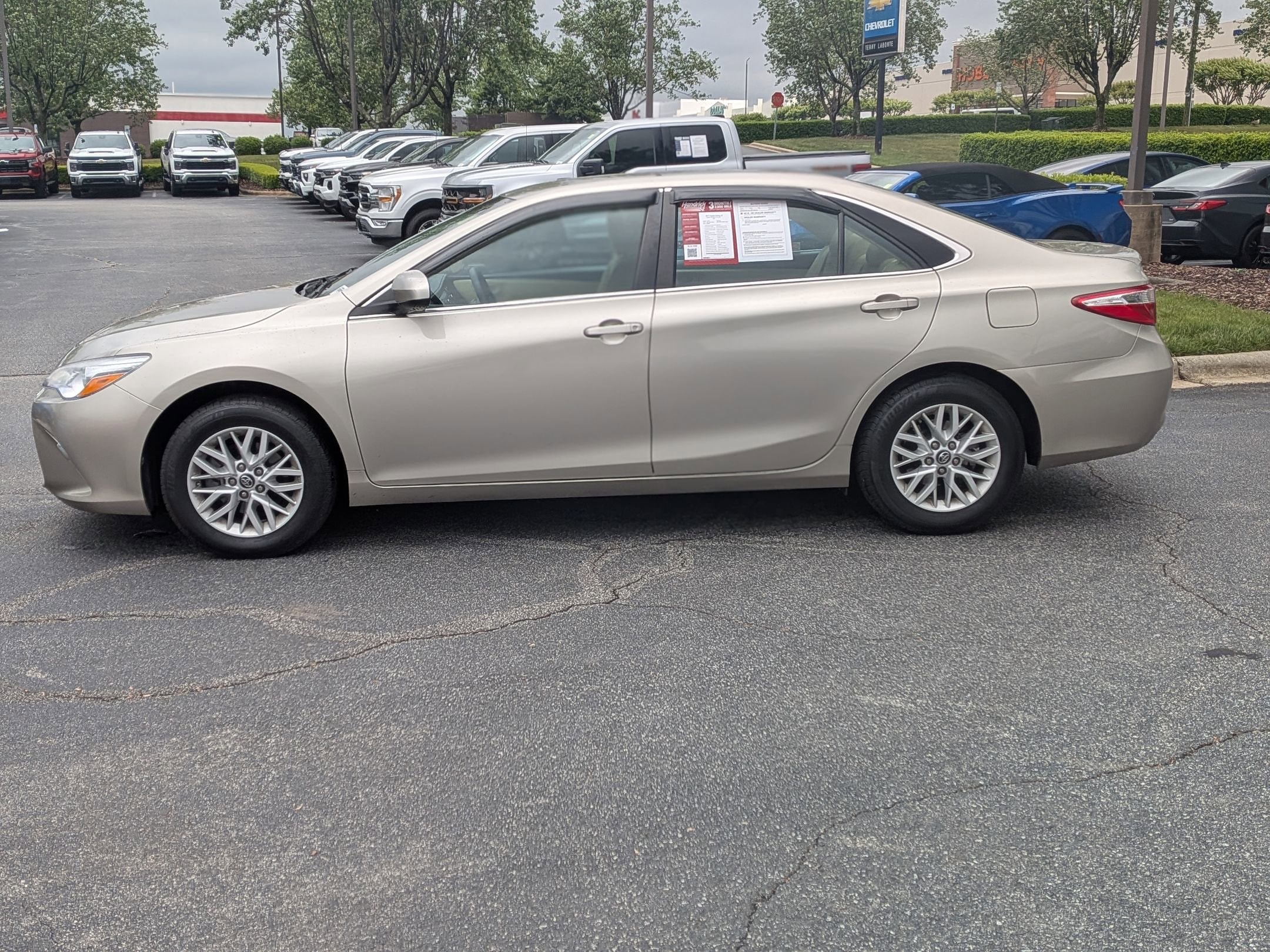 2017 Toyota Camry LE photo 4