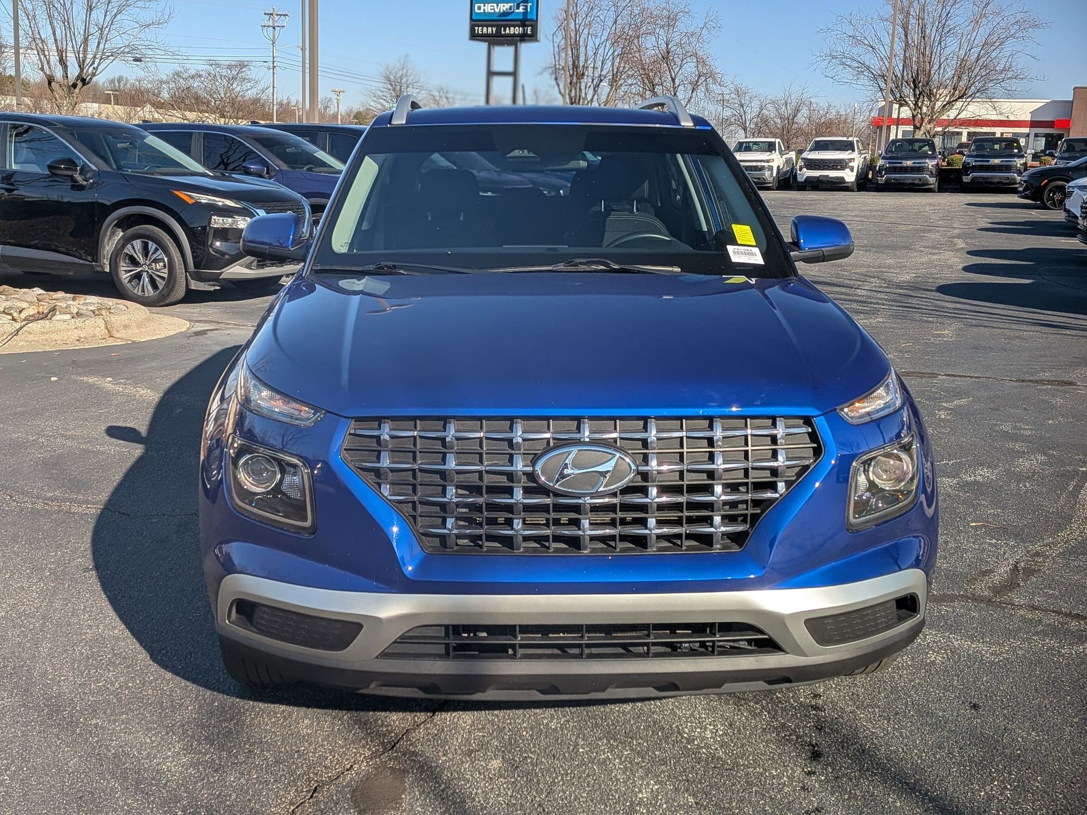 2024 Hyundai Venue SEL photo 2