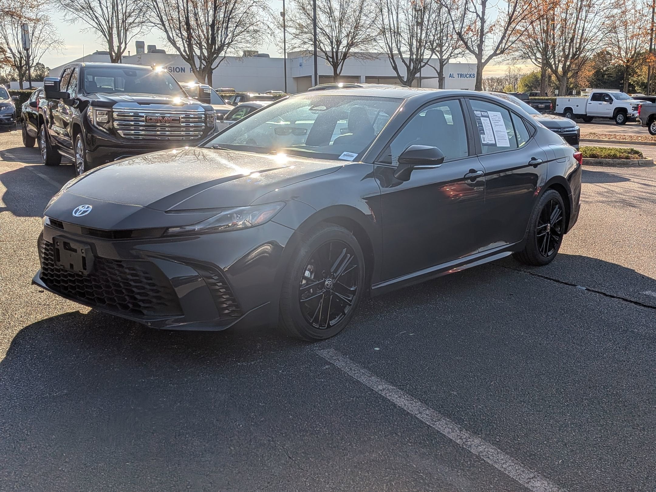 2025 Toyota Camry SE photo 4