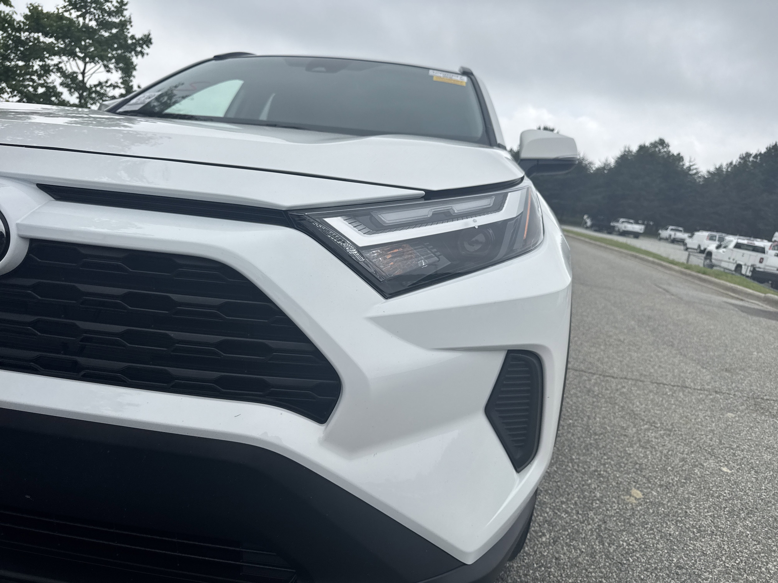 2025 Toyota RAV4 Hybrid XLE photo 5