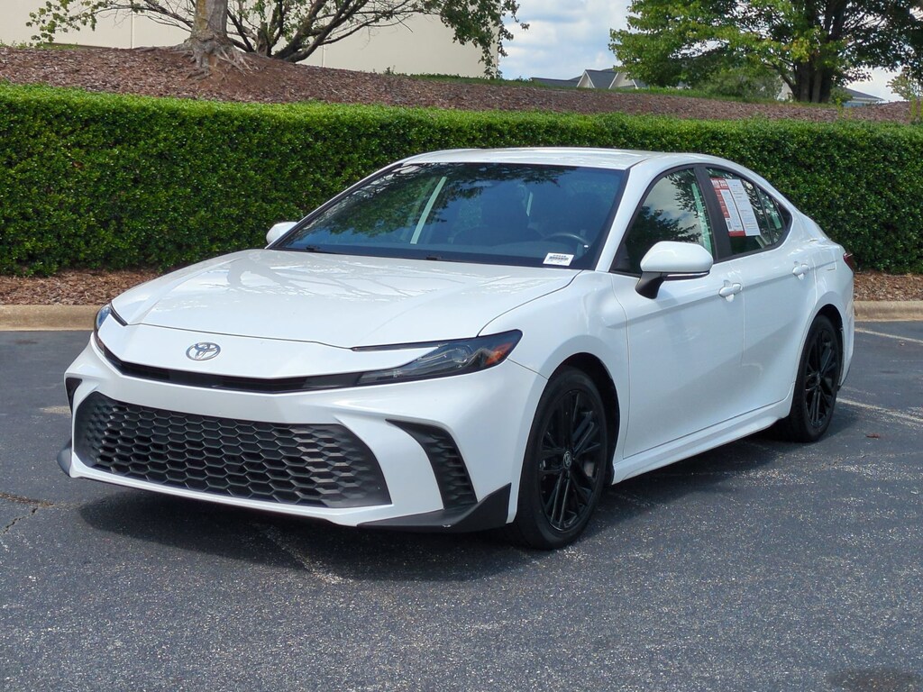 Used 2025 Toyota Camry SE Sedan