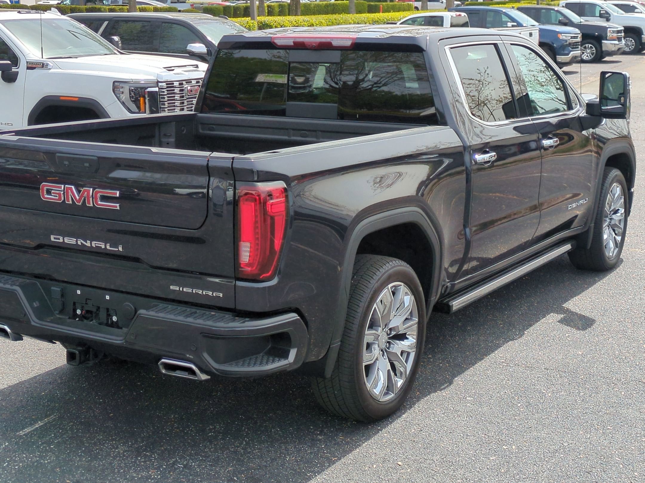 2025 GMC Sierra 1500 Denali photo 3