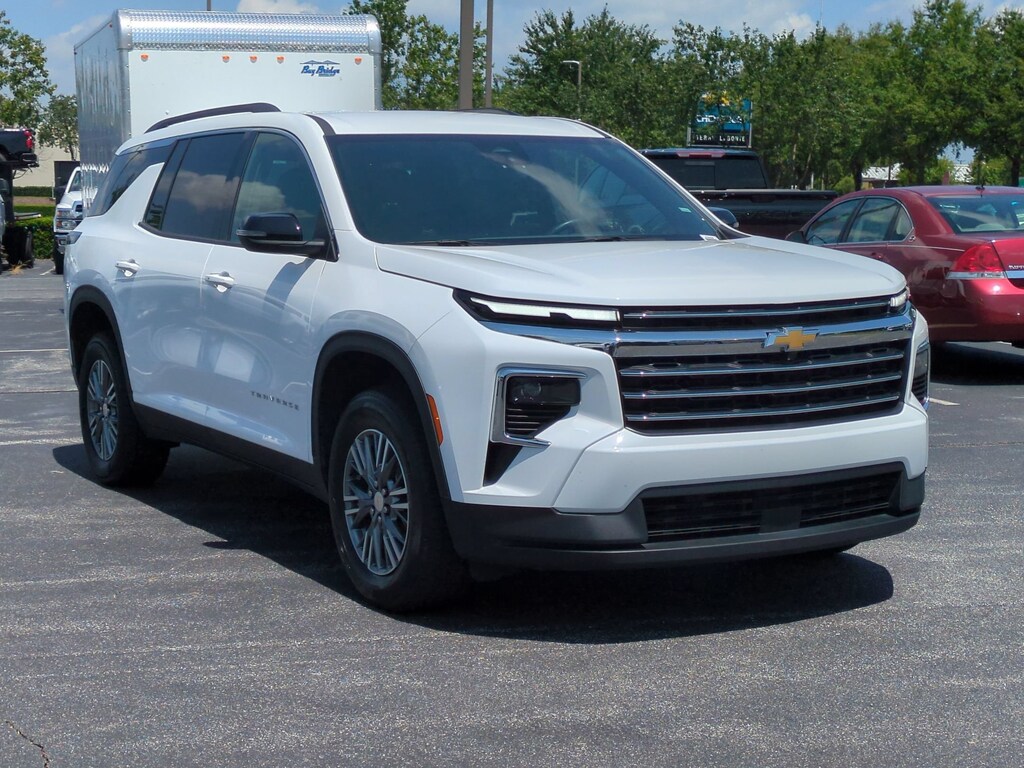 Used 2025 Chevrolet Traverse AWD LT SUV