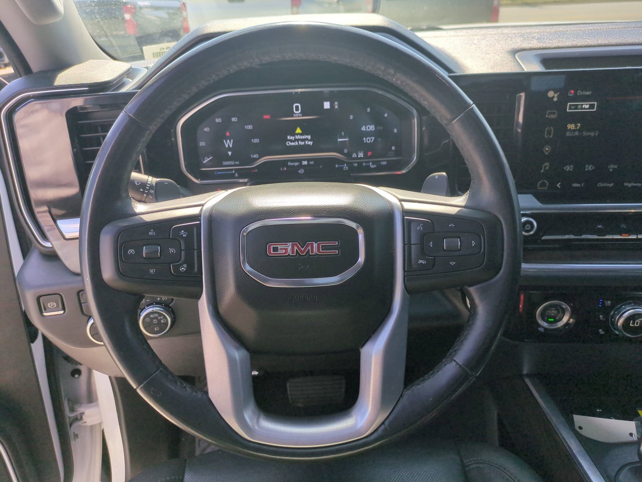 2023 GMC Sierra 1500 SLT - Photo 18