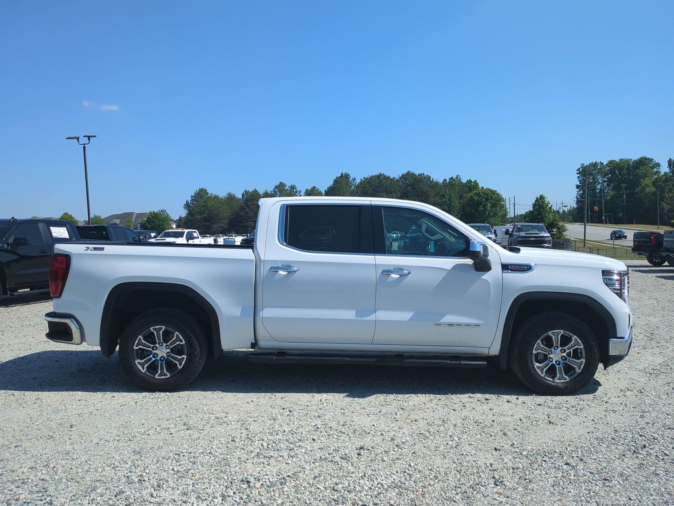 2023 GMC Sierra 1500 SLT - Photo 11