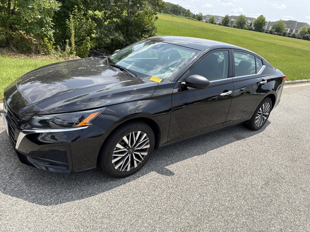 Used 2025 Nissan Altima SV Sedan