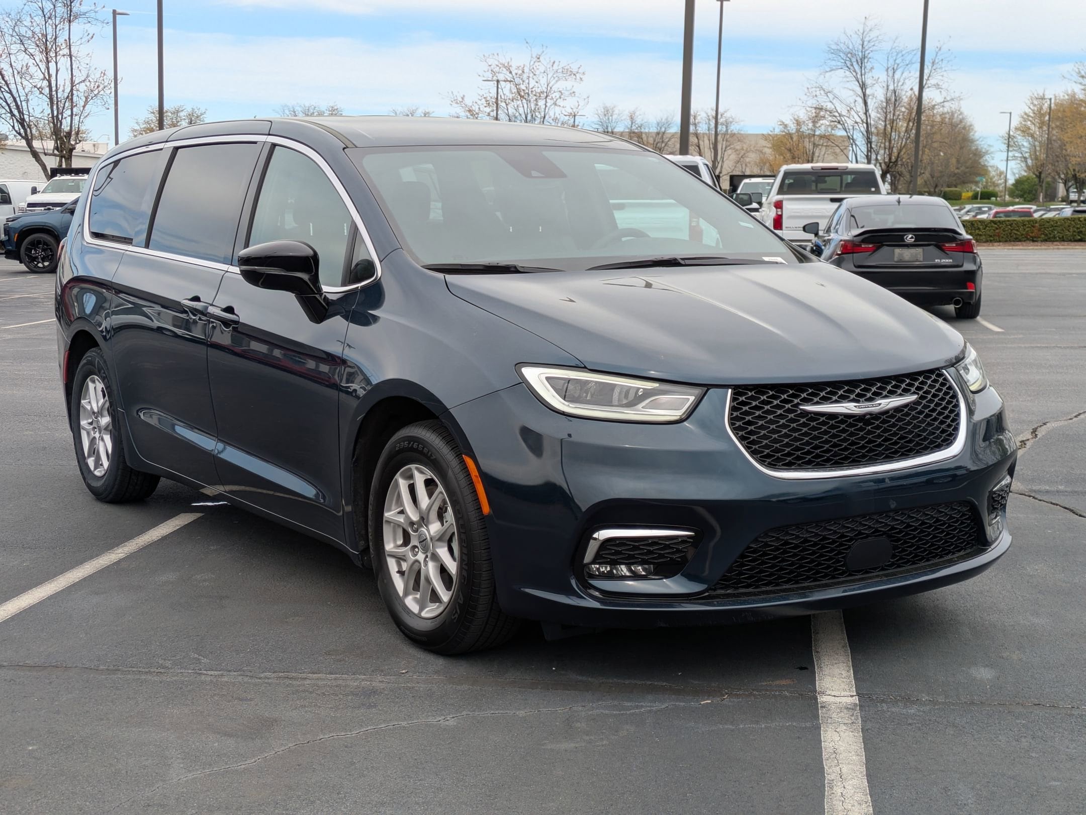 2025 Chrysler Pacifica Select photo 2