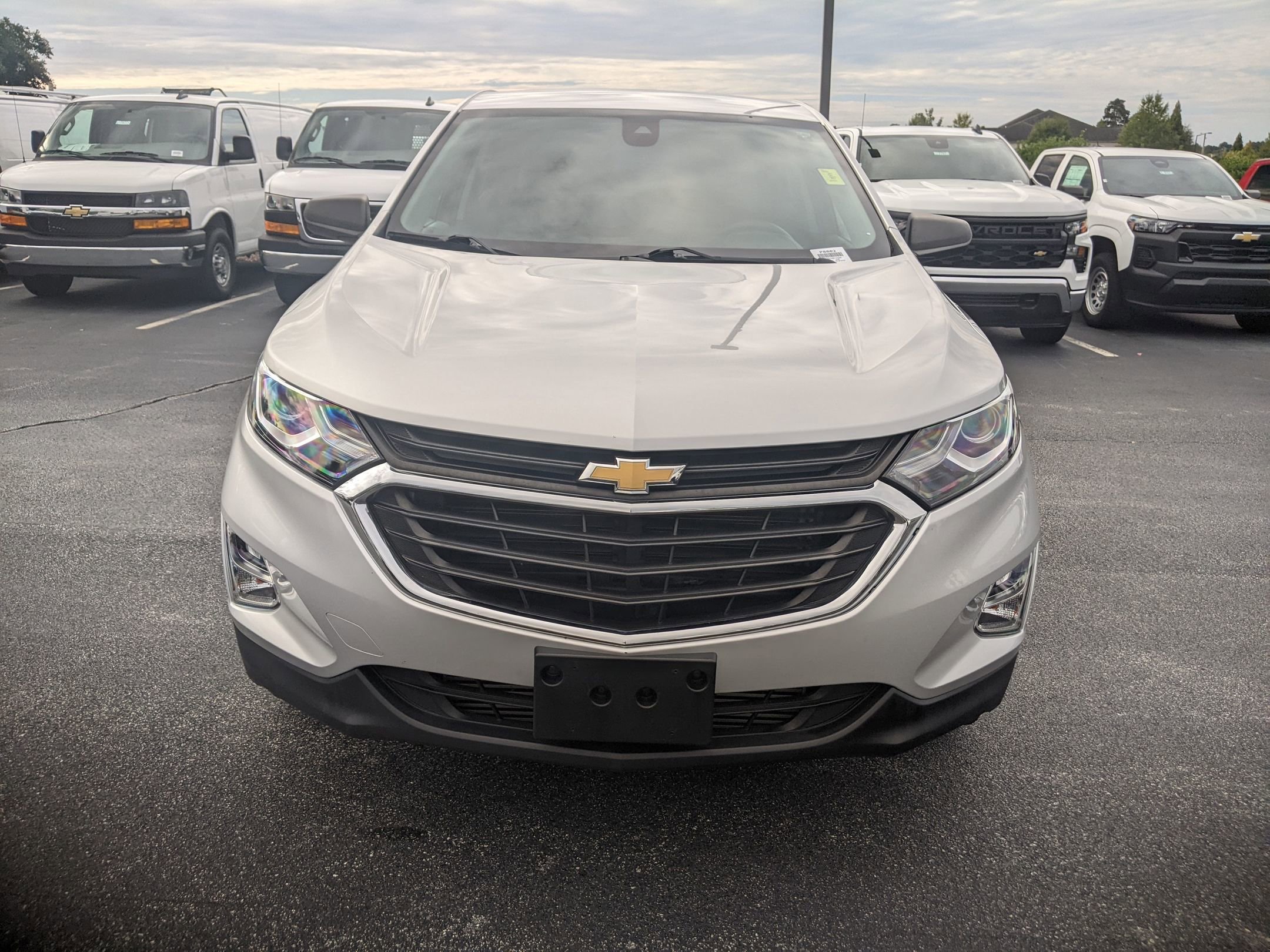 2021 Chevrolet Equinox LS photo 2