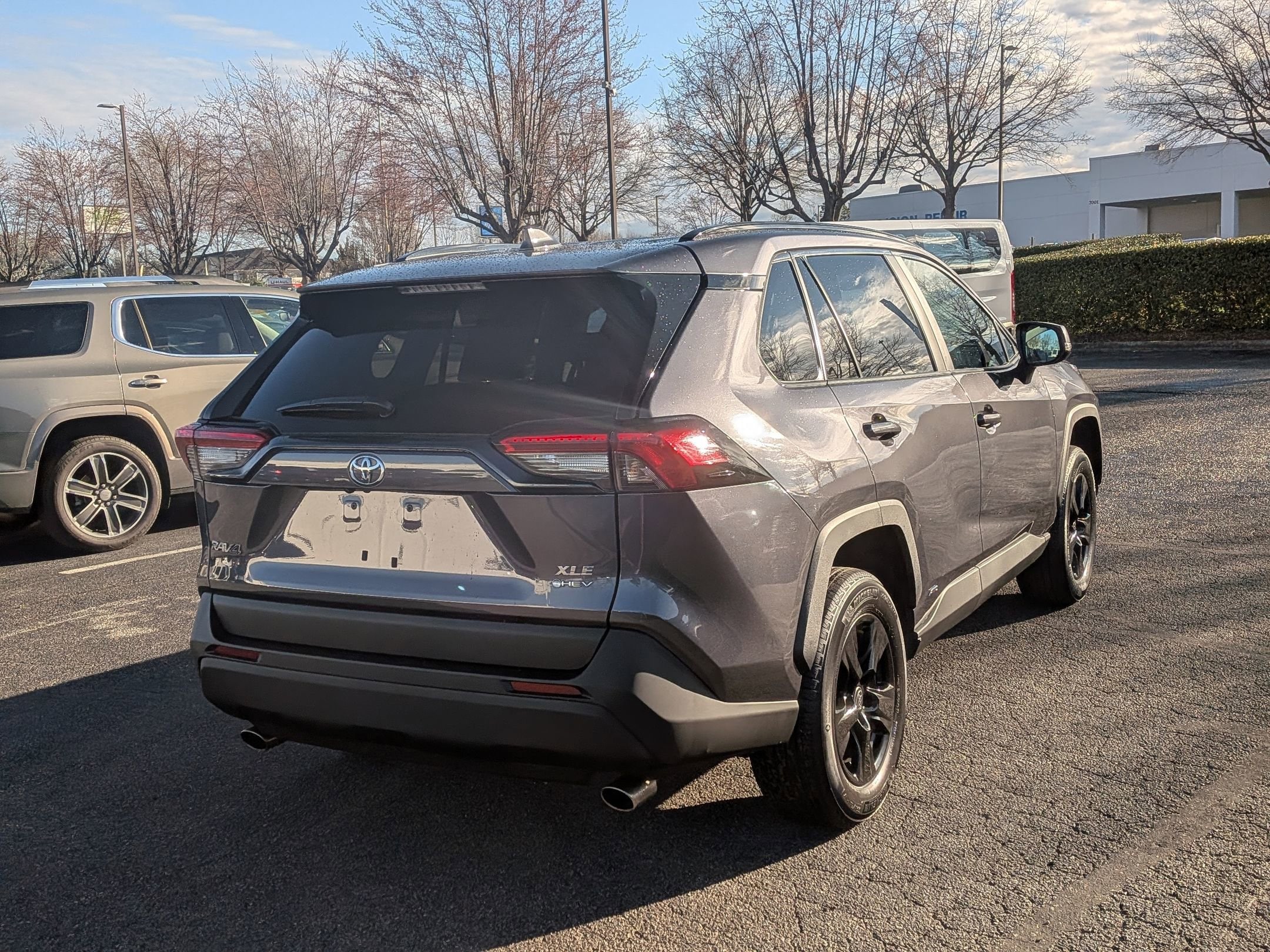 2025 Toyota RAV4 Hybrid XLE photo 3