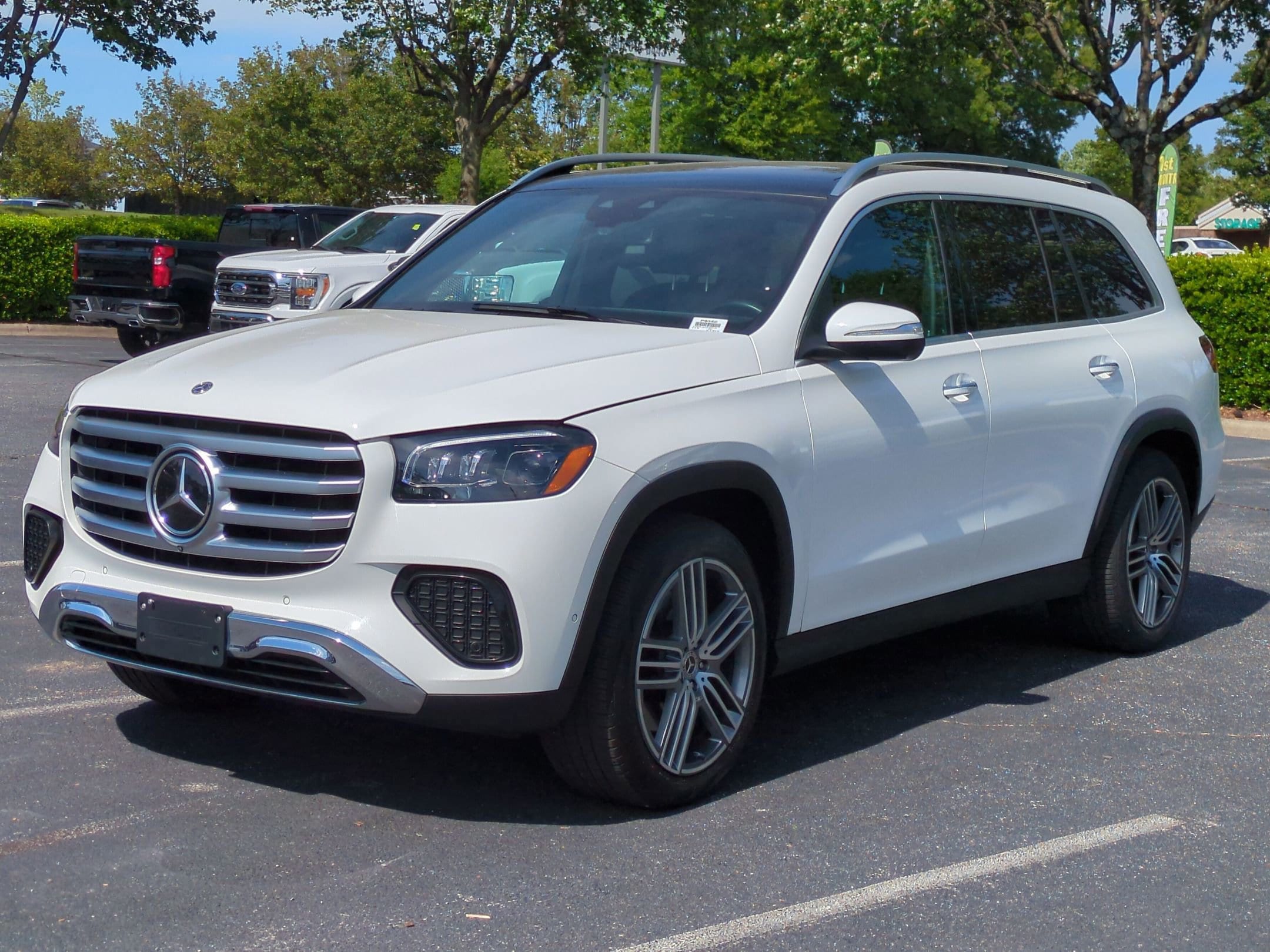 2025 Mercedes-Benz GLS 450 photo 4