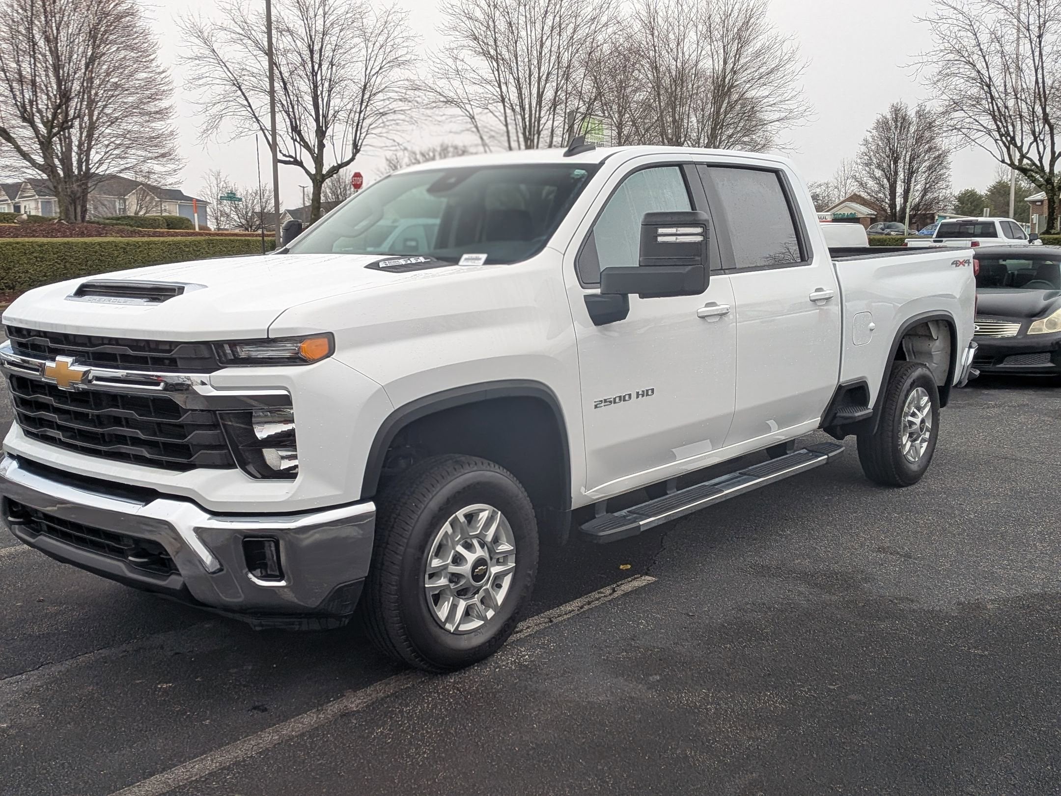 2025 Chevrolet Silverado 2500HD LT photo 4