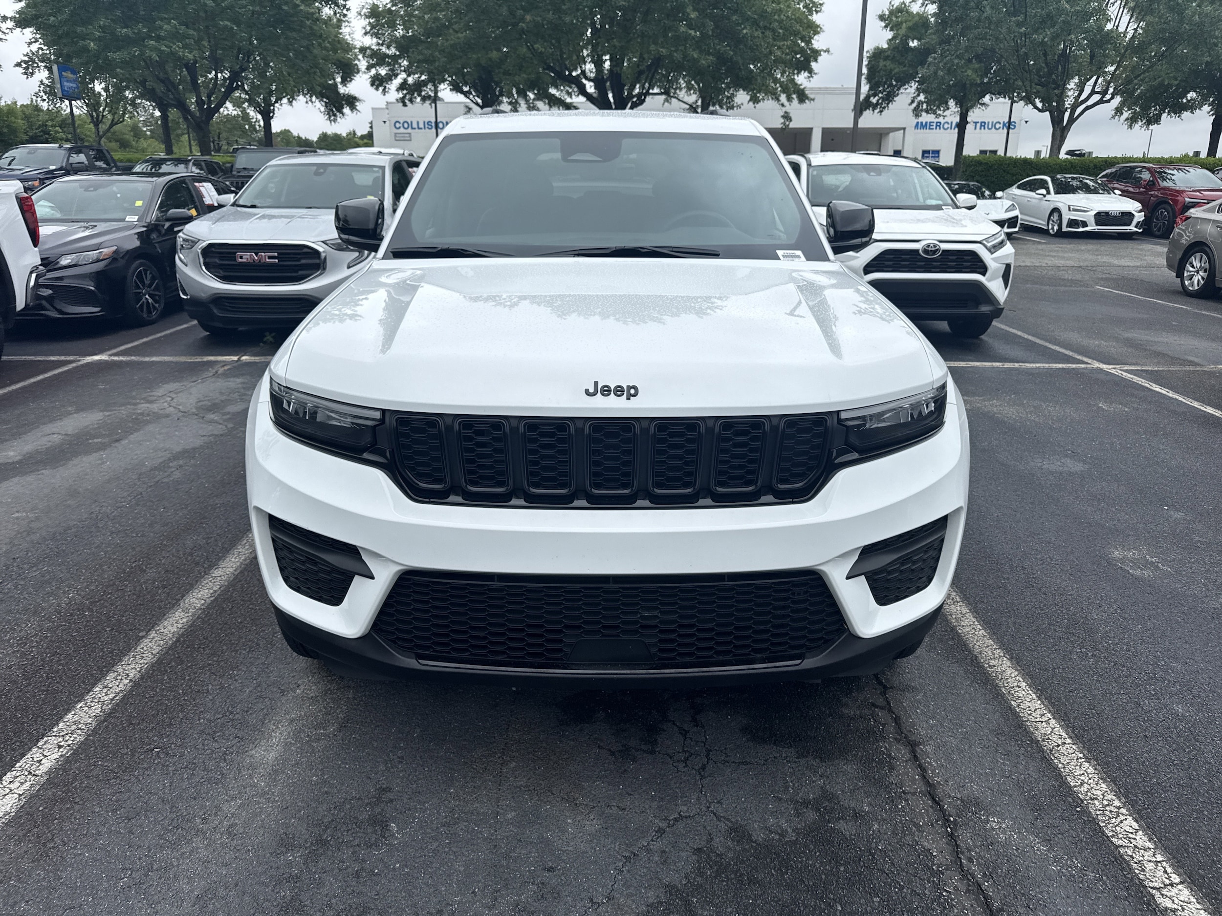 2025 Jeep Grand Cherokee Altitude photo 3