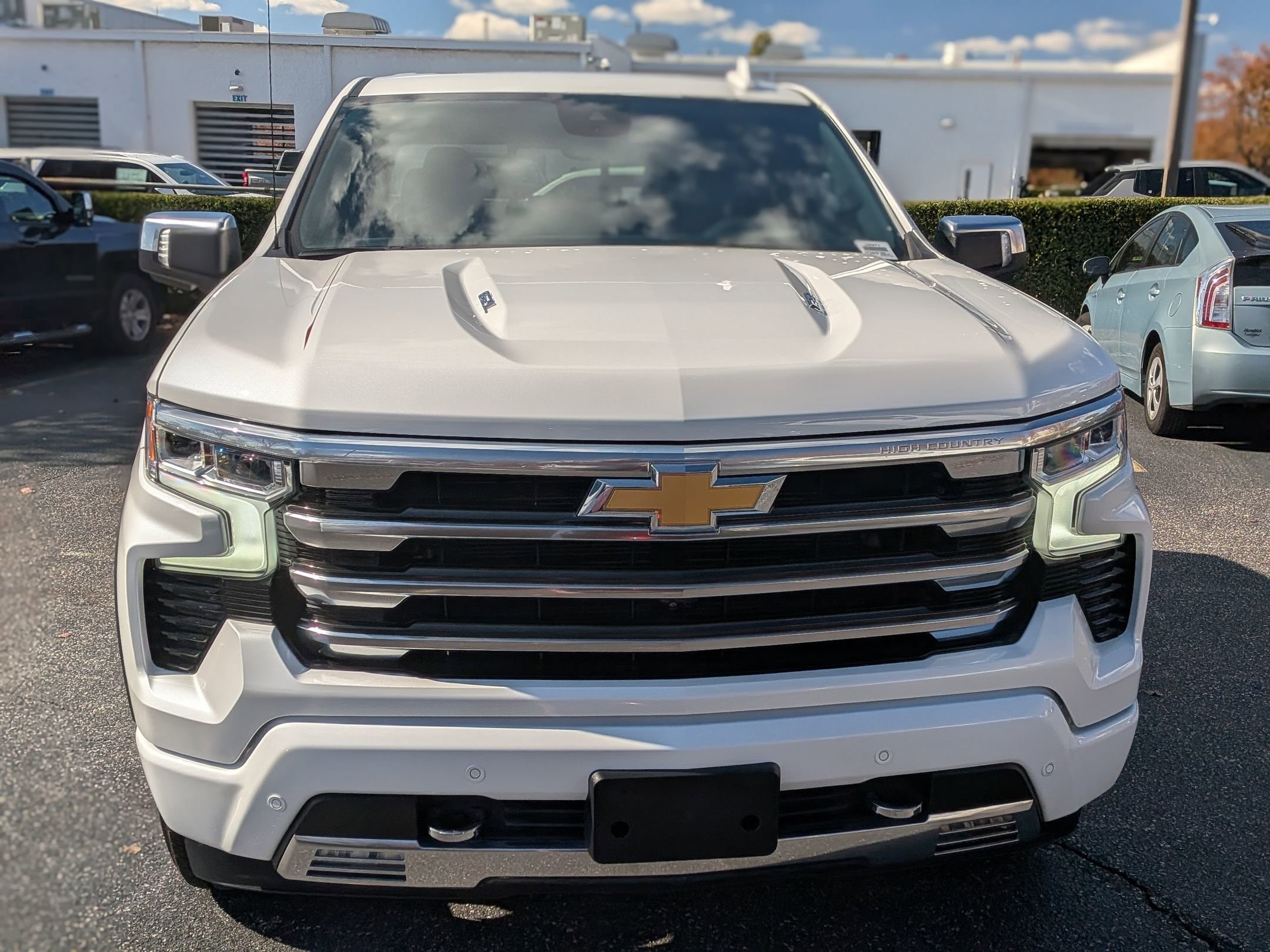 2023 Chevrolet Silverado 1500 High Country photo 2