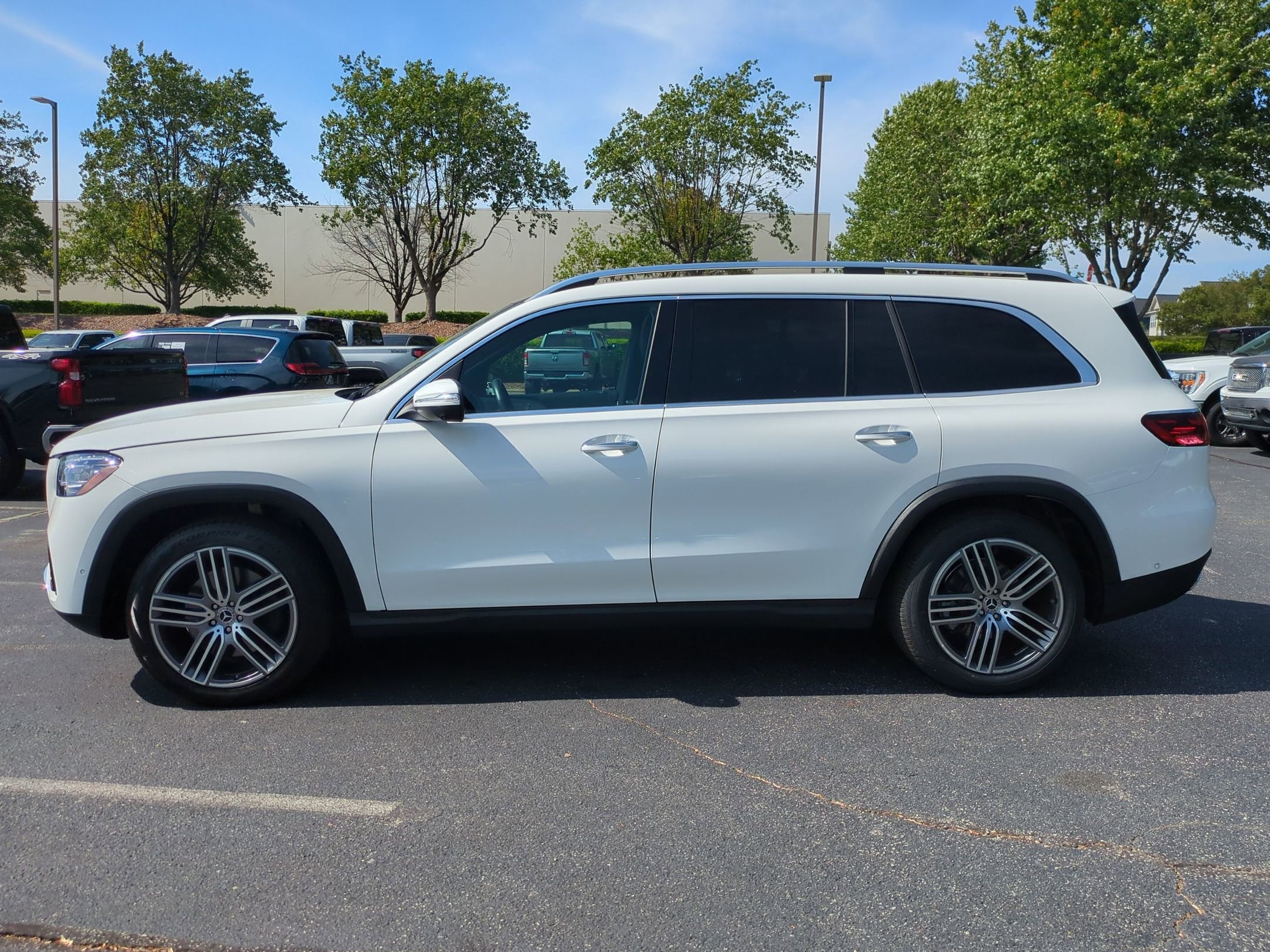 2025 Mercedes-Benz GLS 450 photo 6