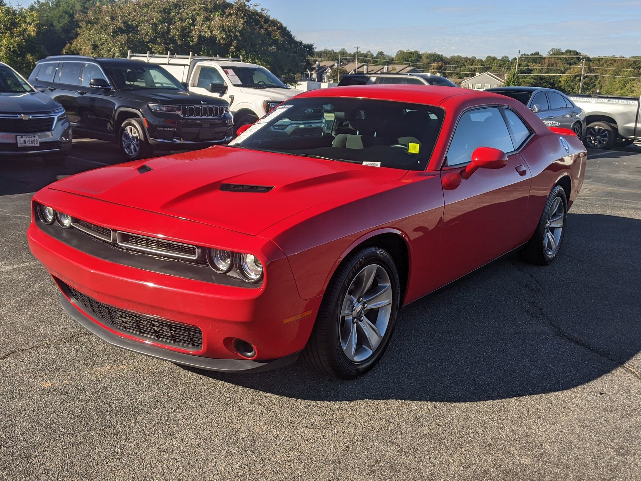 2019 Dodge Challenger SXT photo 3