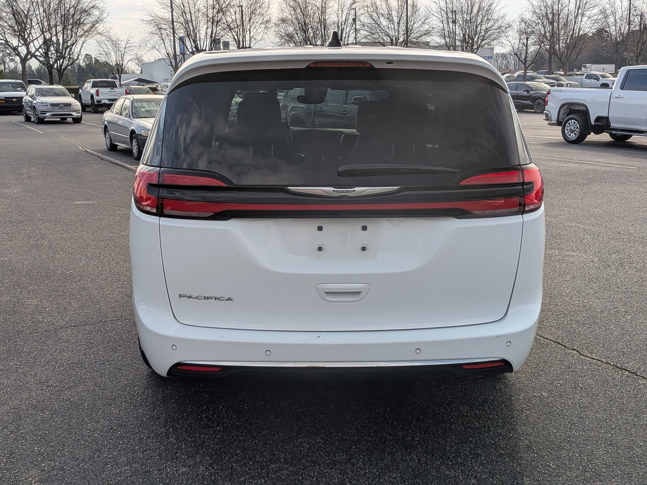 2025 Chrysler Pacifica Select photo 3