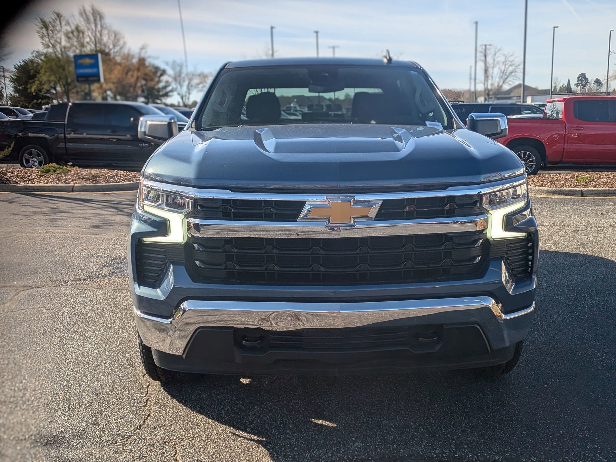 2024 Chevrolet Silverado 1500 LT photo 2