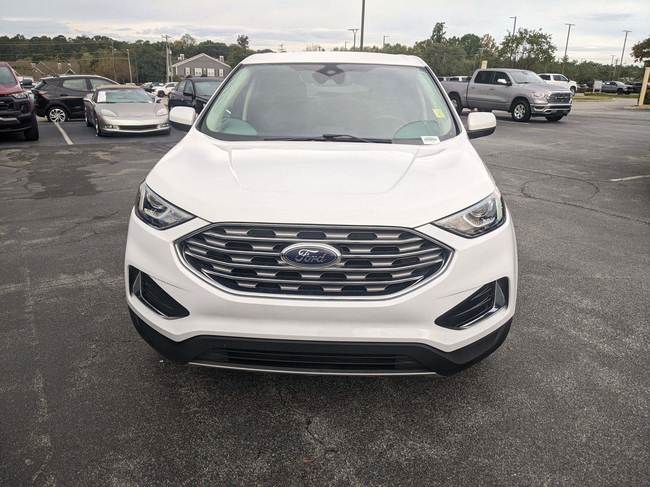 2022 Ford Edge SEL photo 2
