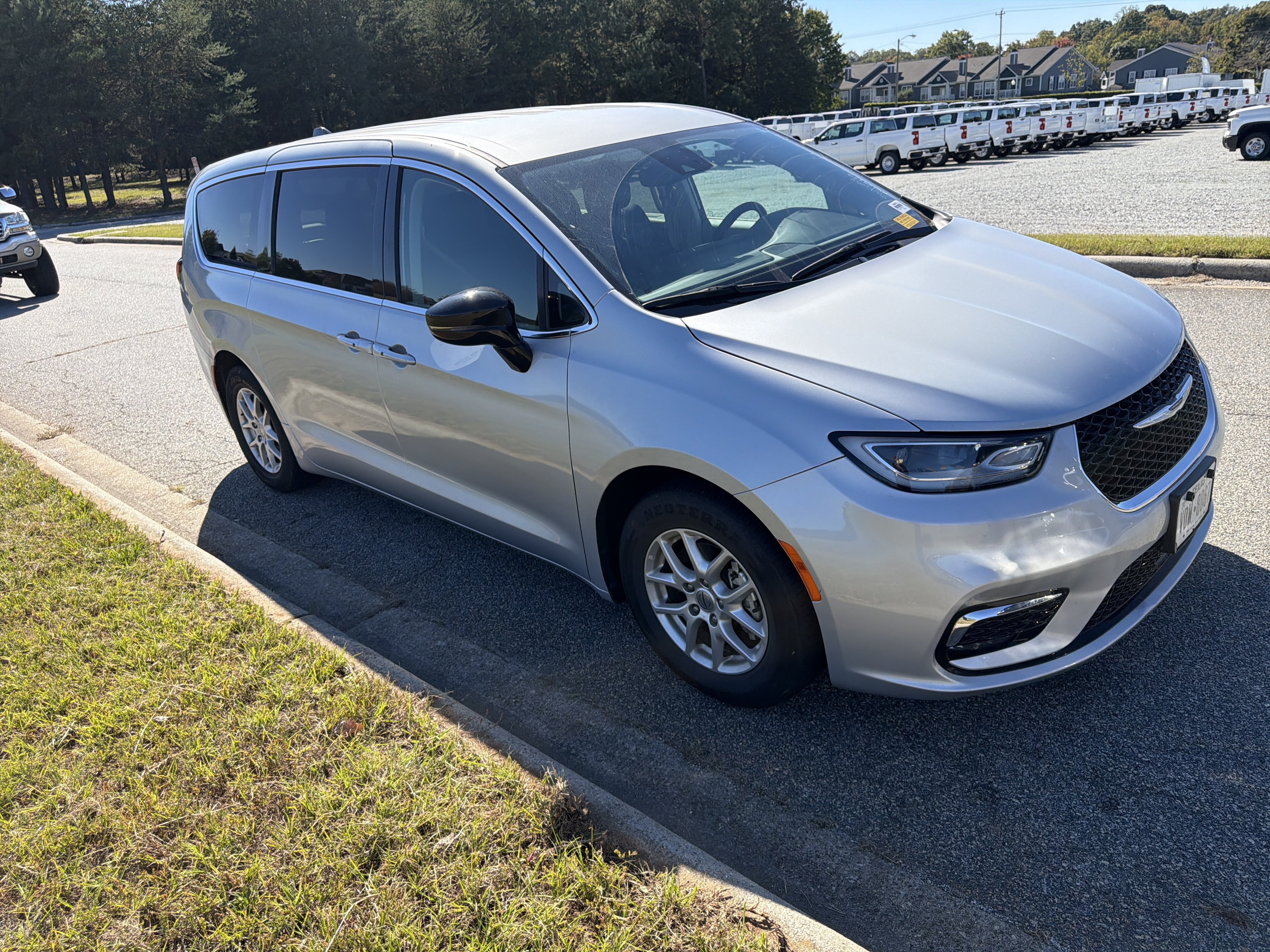 Used 2024 Chrysler Pacifica Touring L Minivan