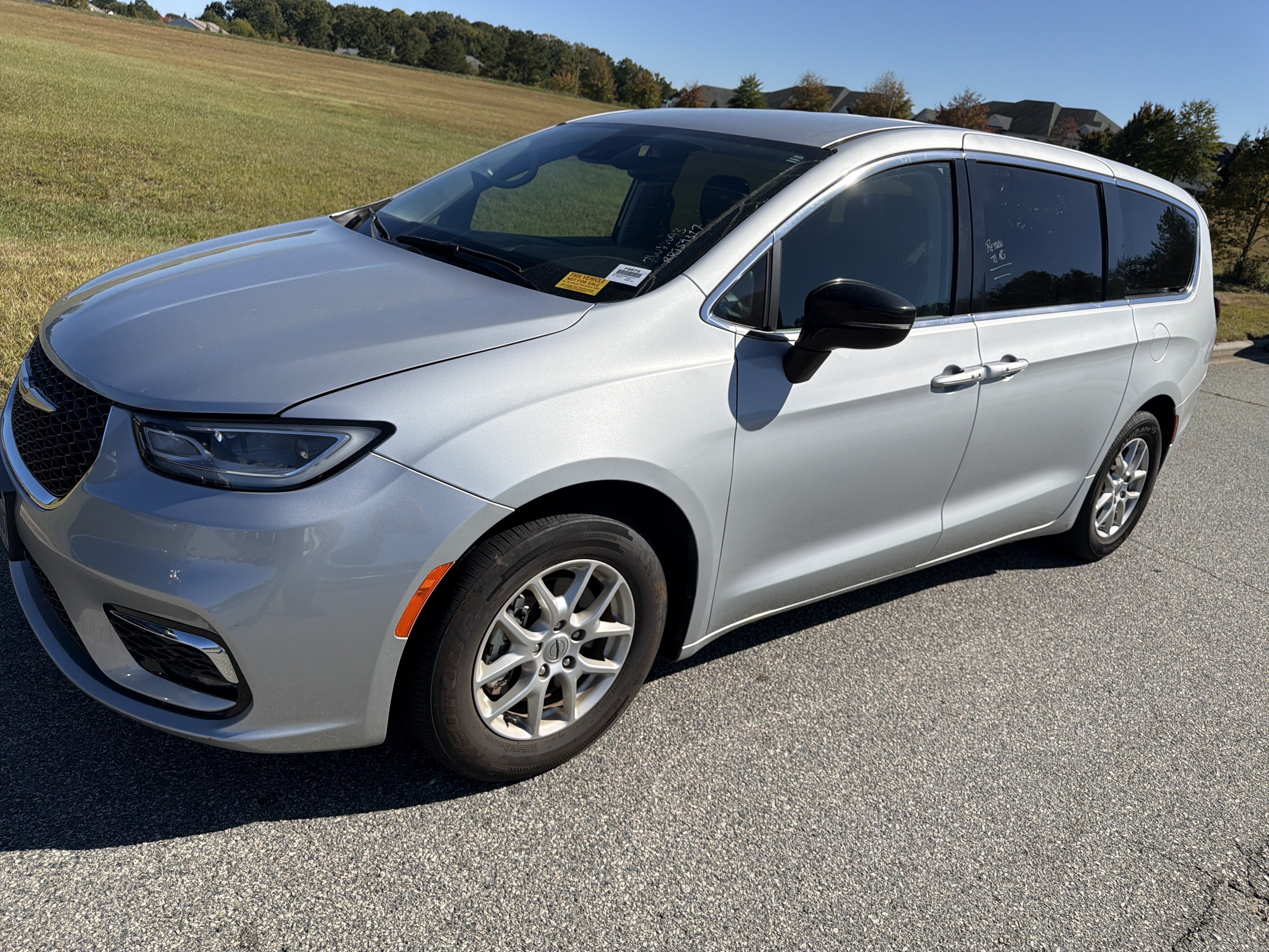 Used 2024 Chrysler Pacifica Touring L Minivan