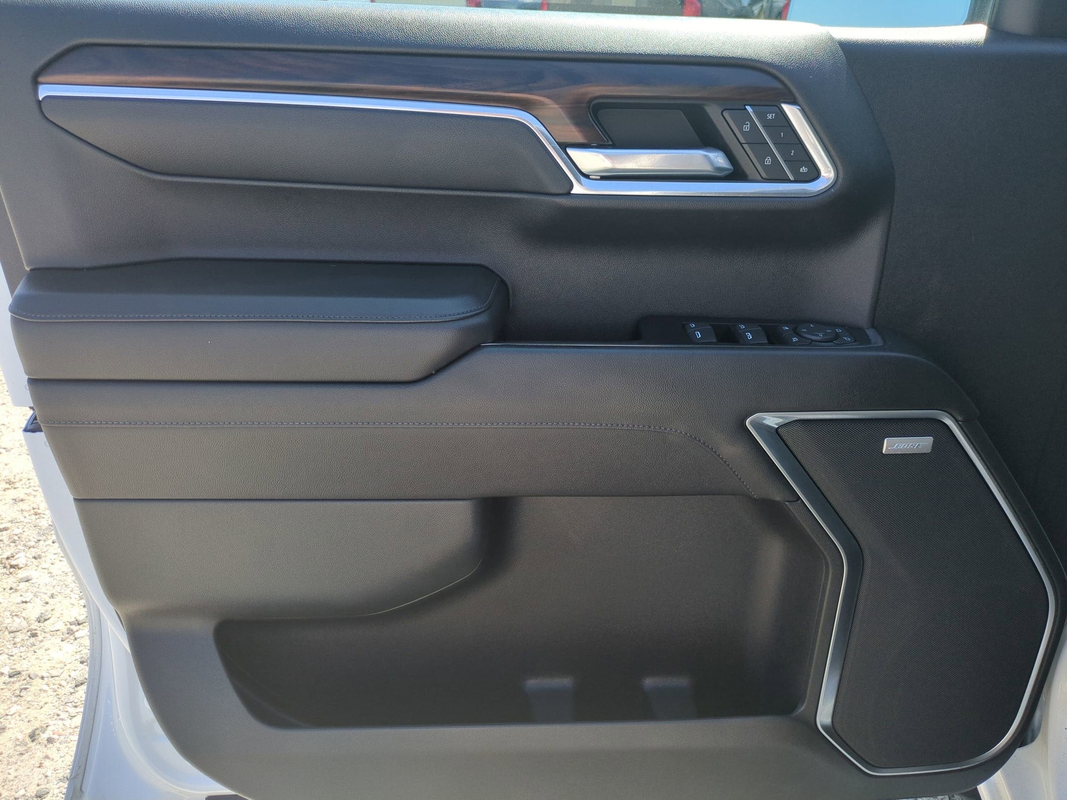 2023 GMC Sierra 1500 SLT - Photo 14