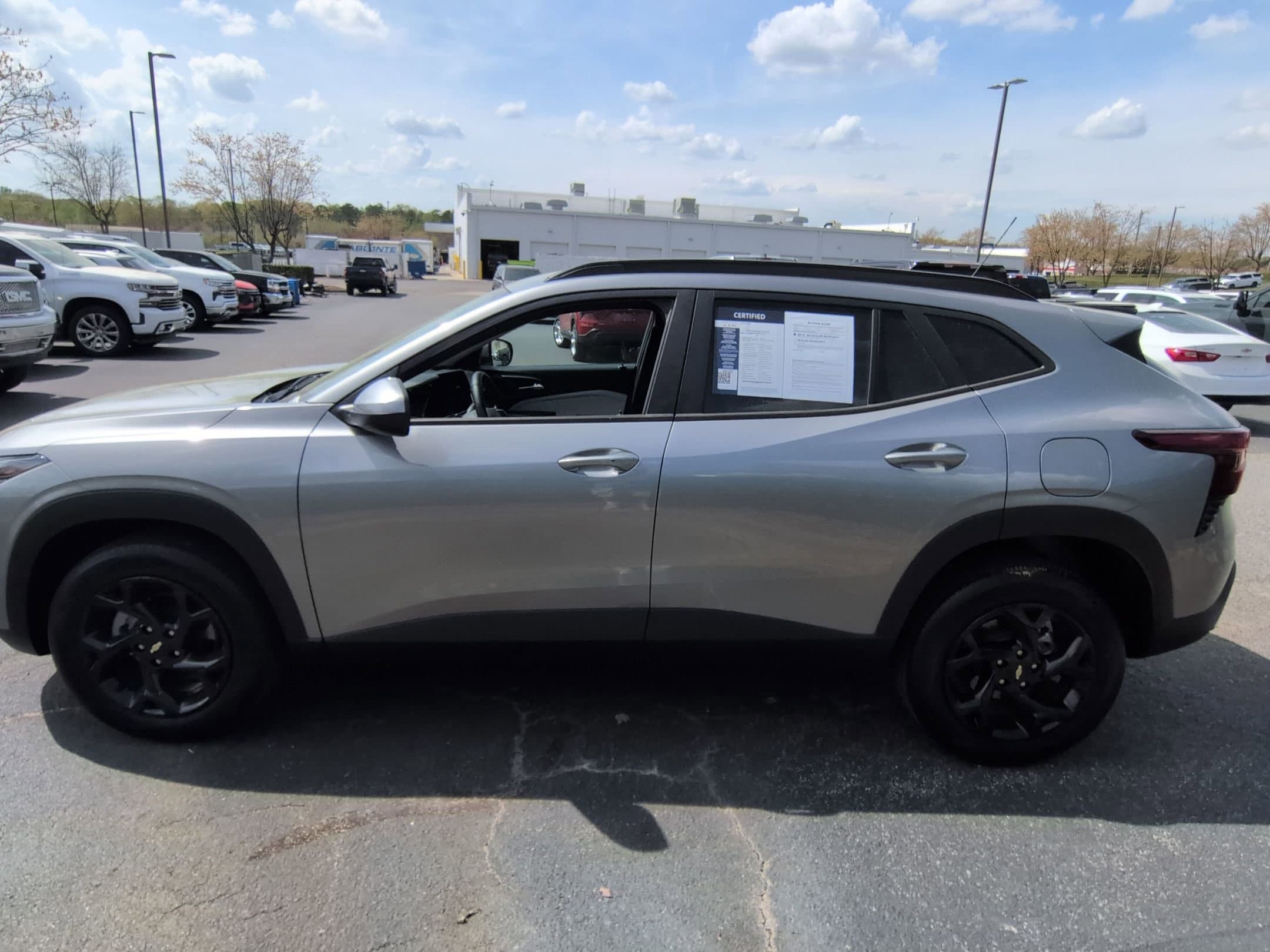 2025 Chevrolet Trax LT photo 6