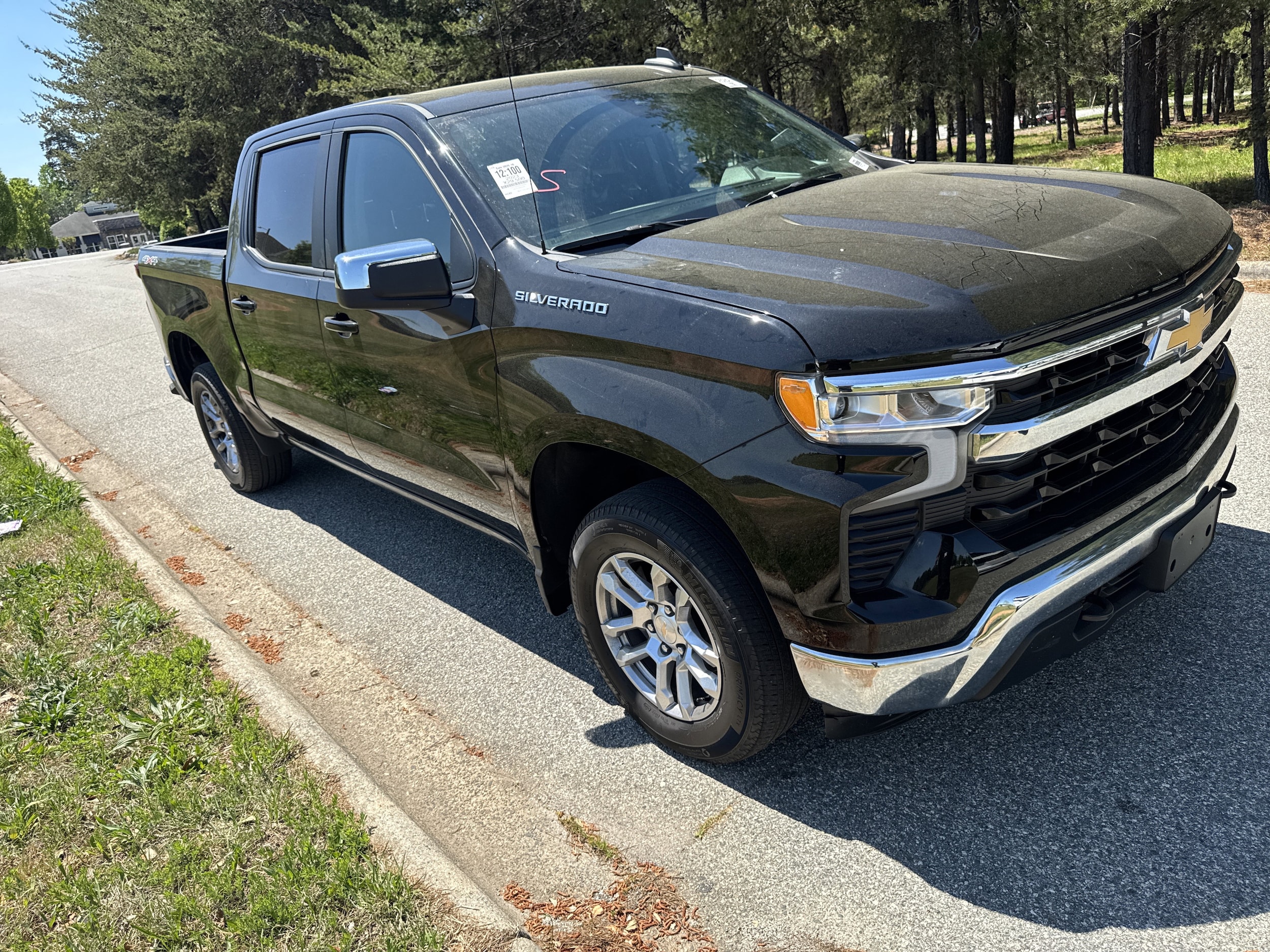 2023 Chevrolet Silverado 1500 LT photo 2