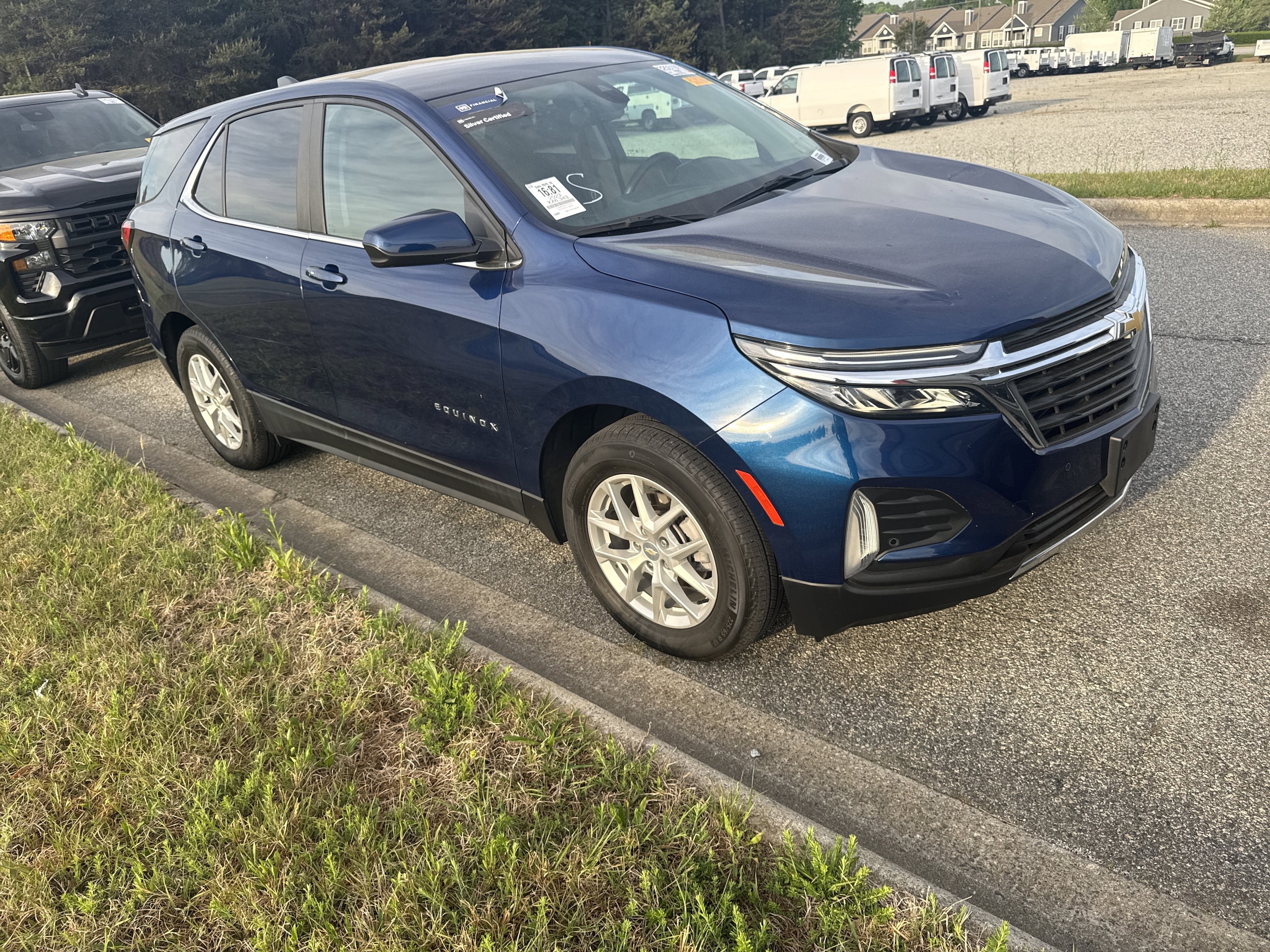 2023 Chevrolet Equinox LT photo 2