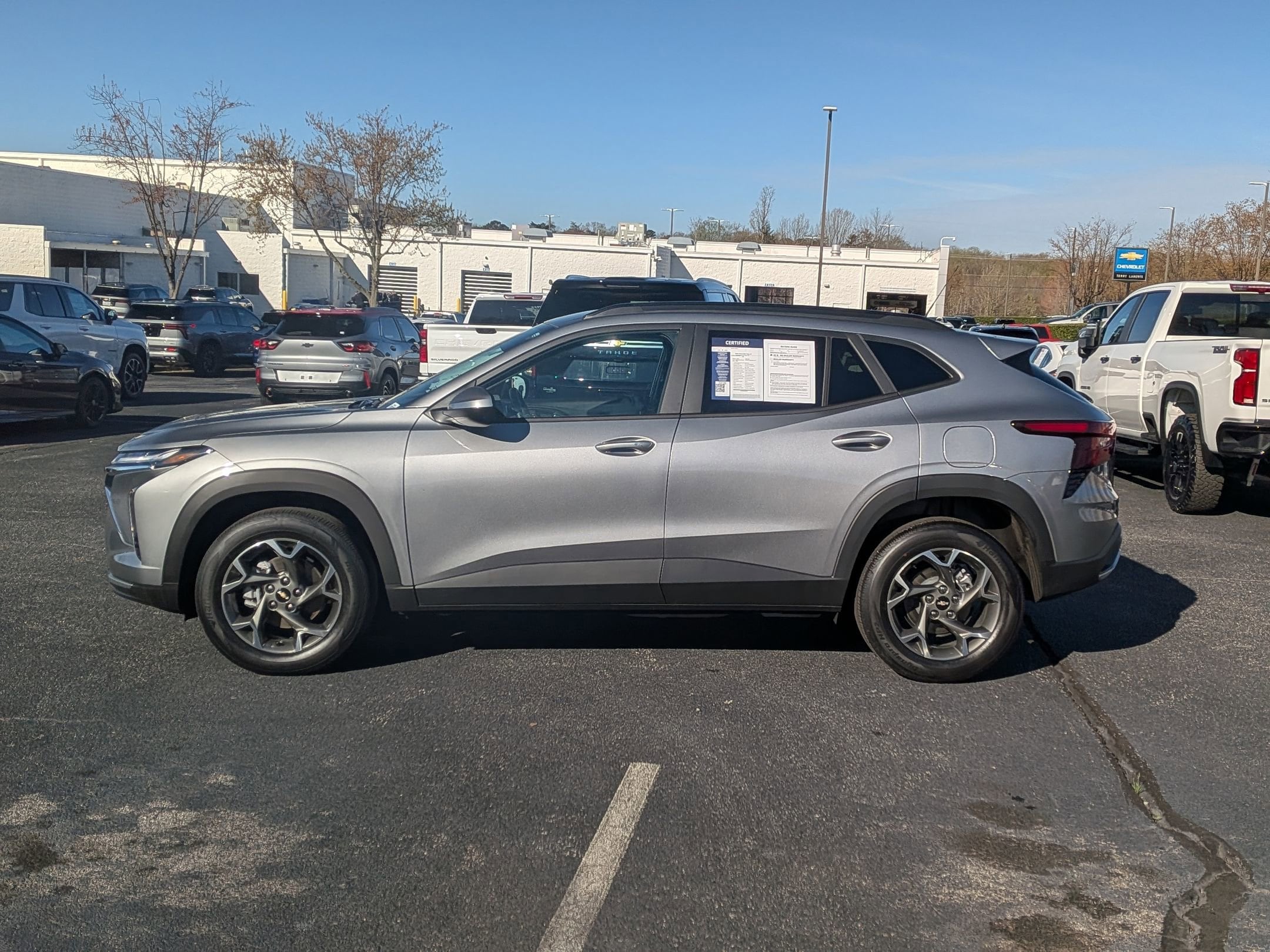 2025 Chevrolet Trax LT photo 5