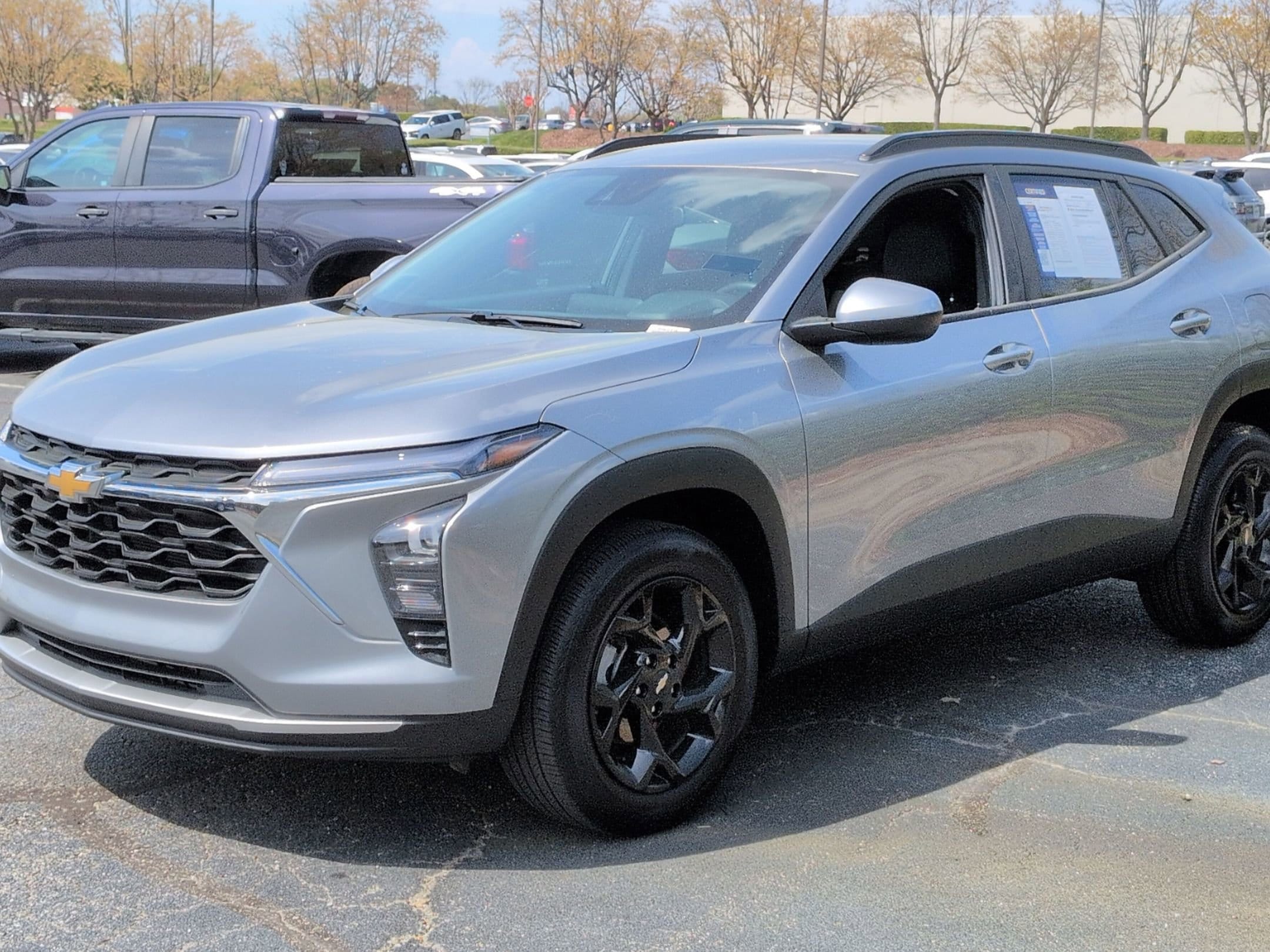 2025 Chevrolet Trax LT photo 4