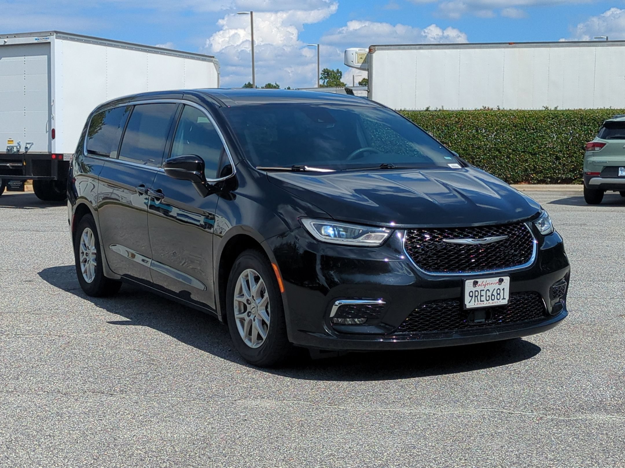 Used 2025 Chrysler Pacifica Select Minivan
