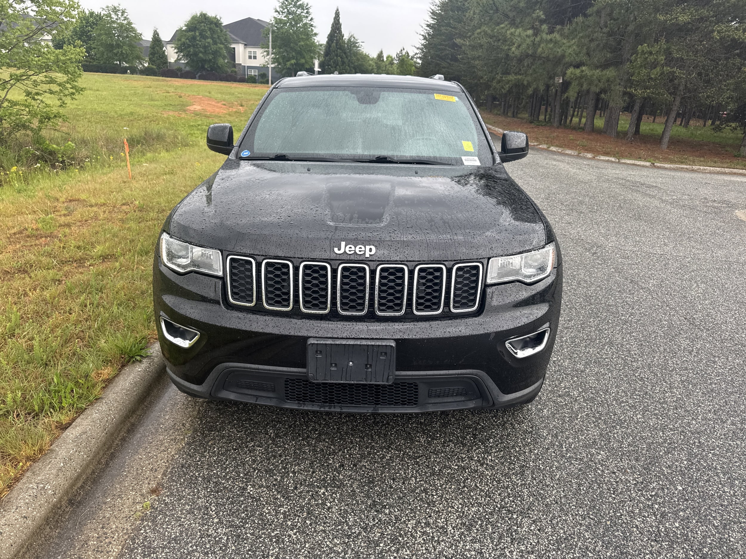 2019 Jeep Grand Cherokee Laredo E photo 2