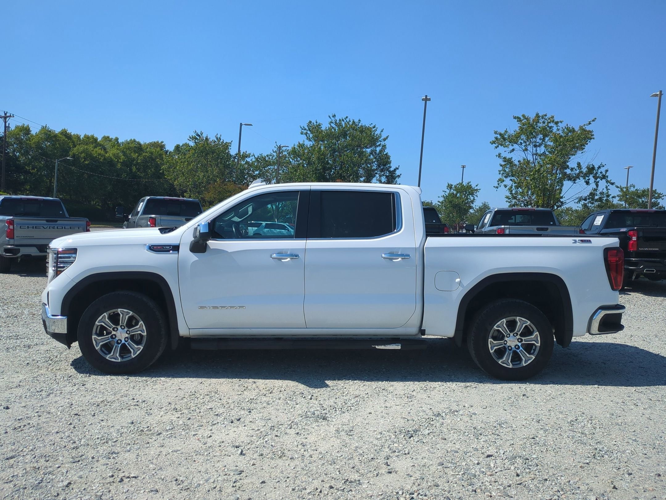 2023 GMC Sierra 1500 SLT - Photo 7