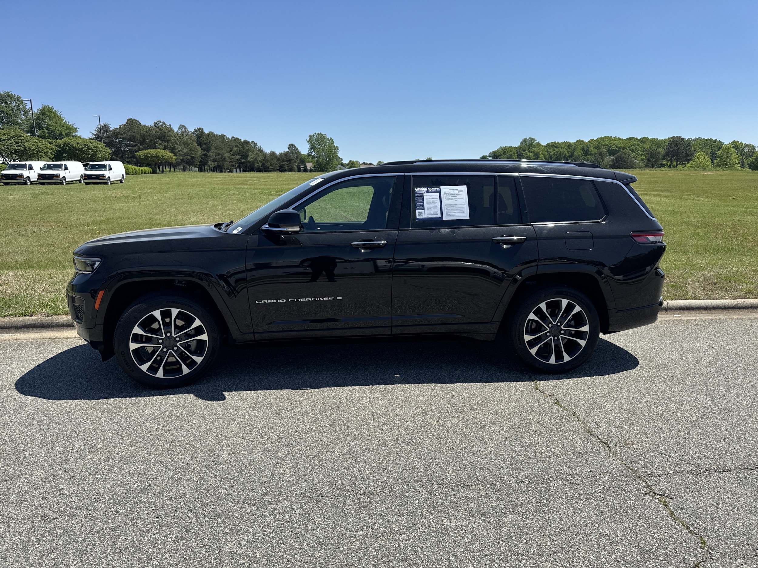 2022 Jeep Grand Cherokee L Overland photo 2