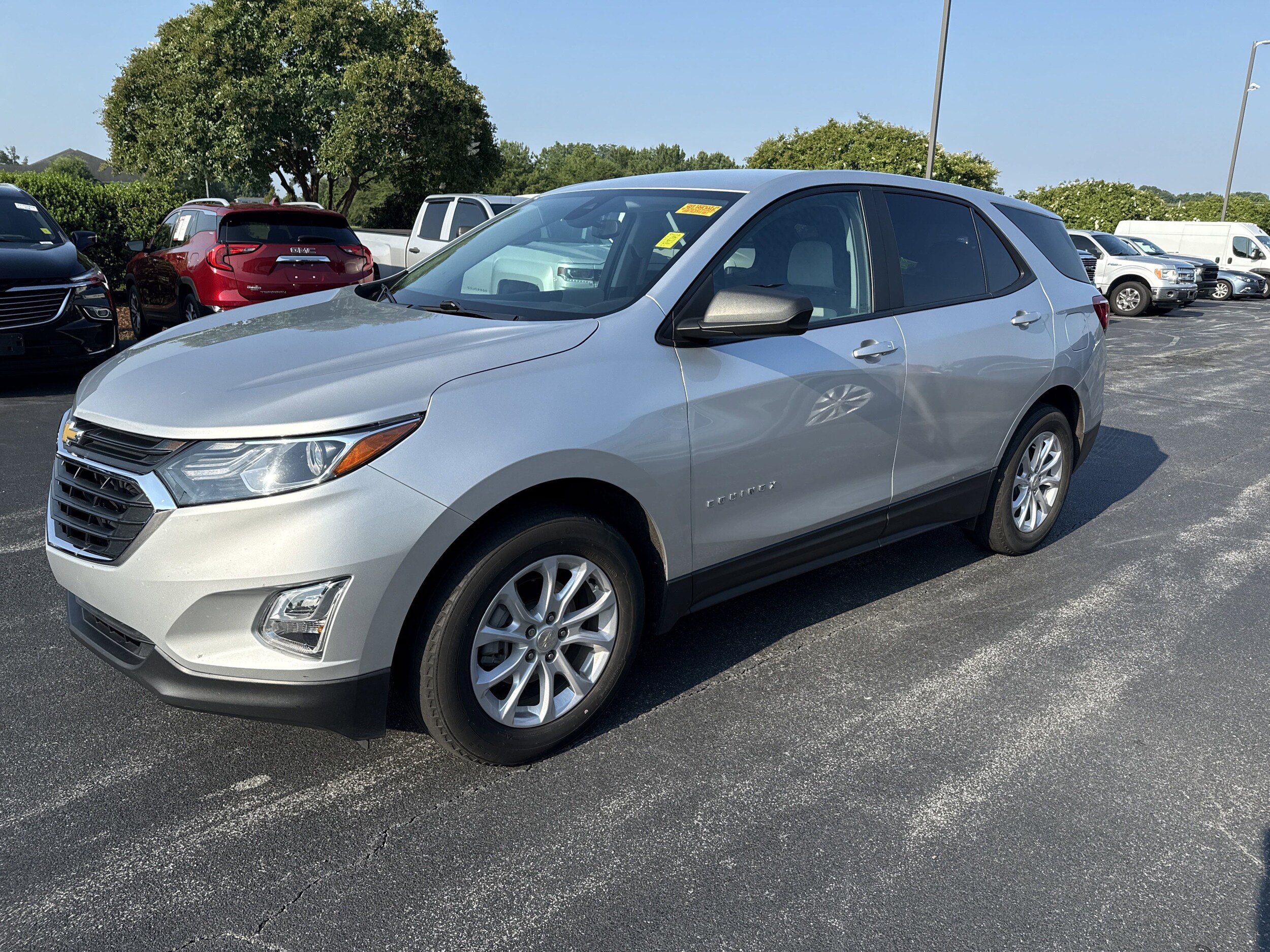 2021 Chevrolet Equinox LS photo 3