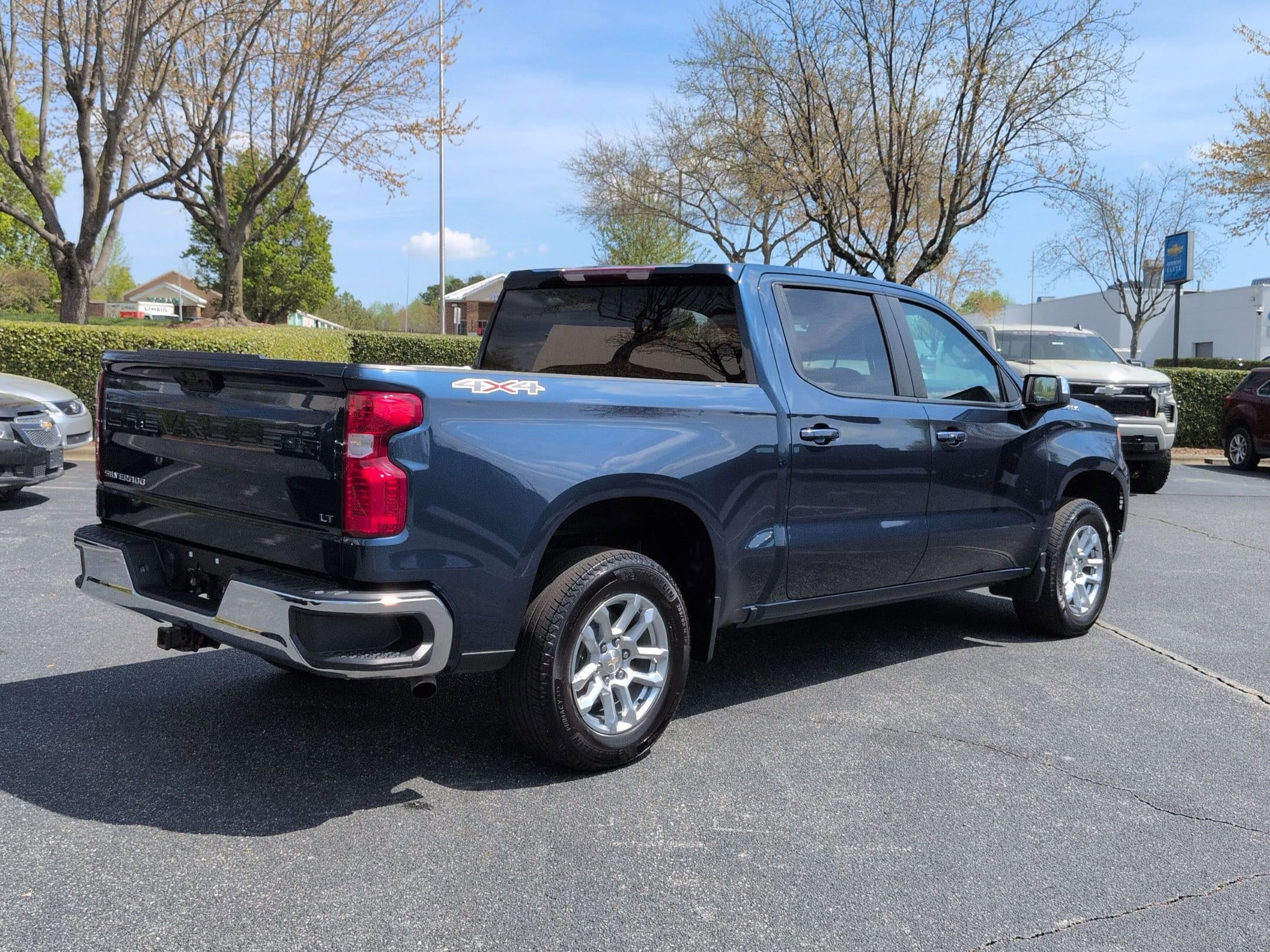 2022 Chevrolet Silverado 1500 LT photo 3