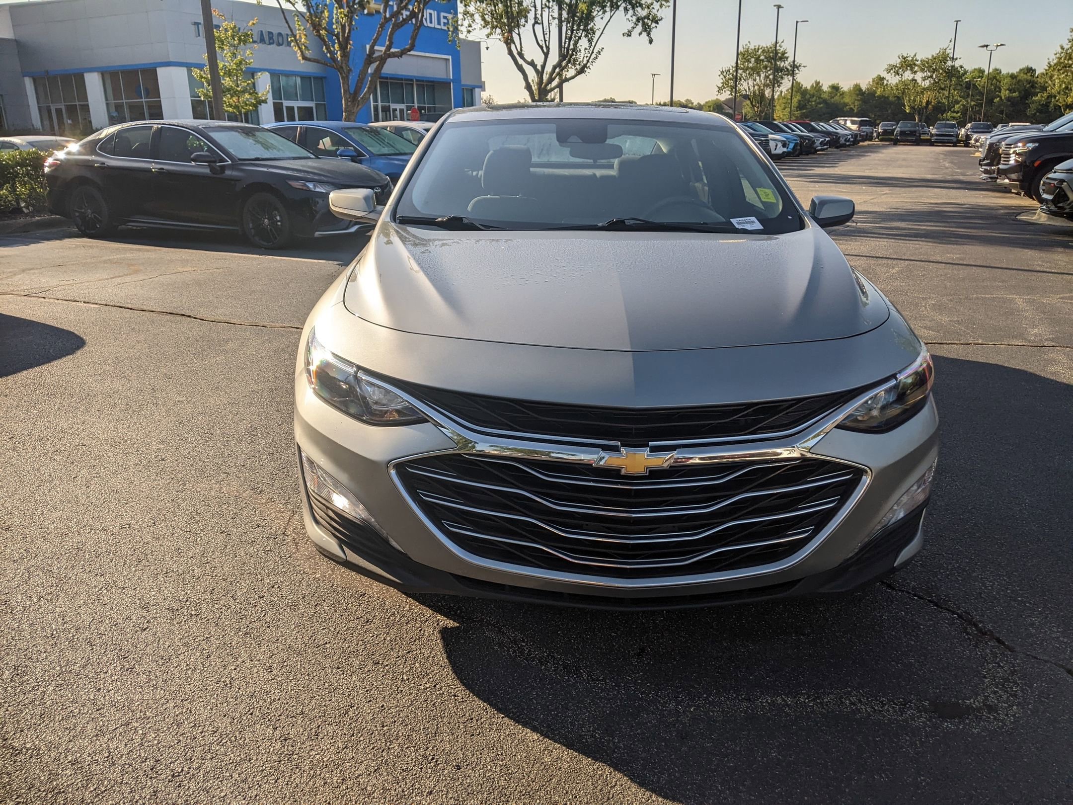 2023 Chevrolet Malibu 1LT photo 2