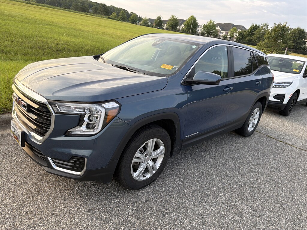Used 2024 GMC Terrain SUV