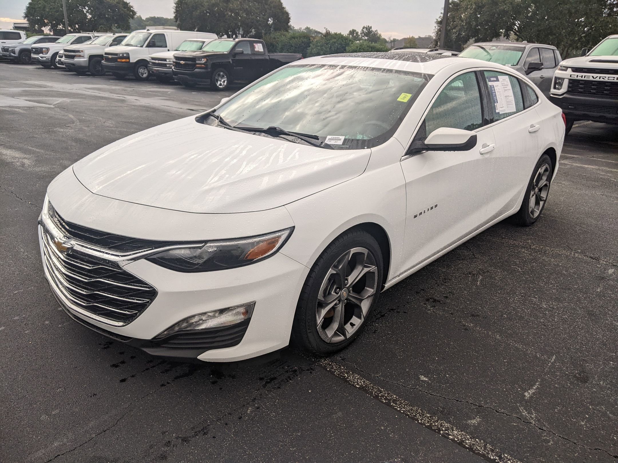 2023 Chevrolet Malibu 1LT photo 2