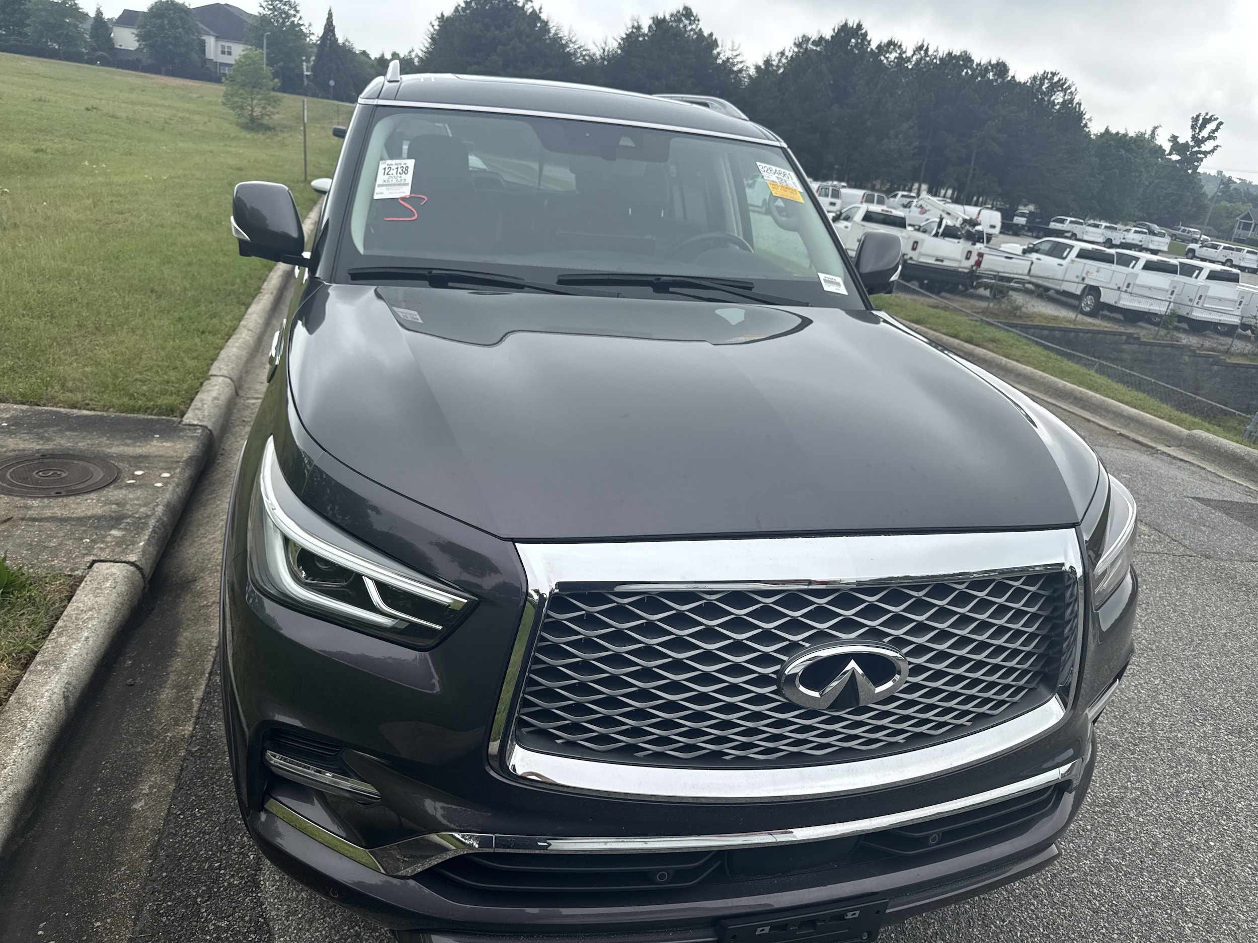 2024 INFINITI QX80 LUXE photo 2