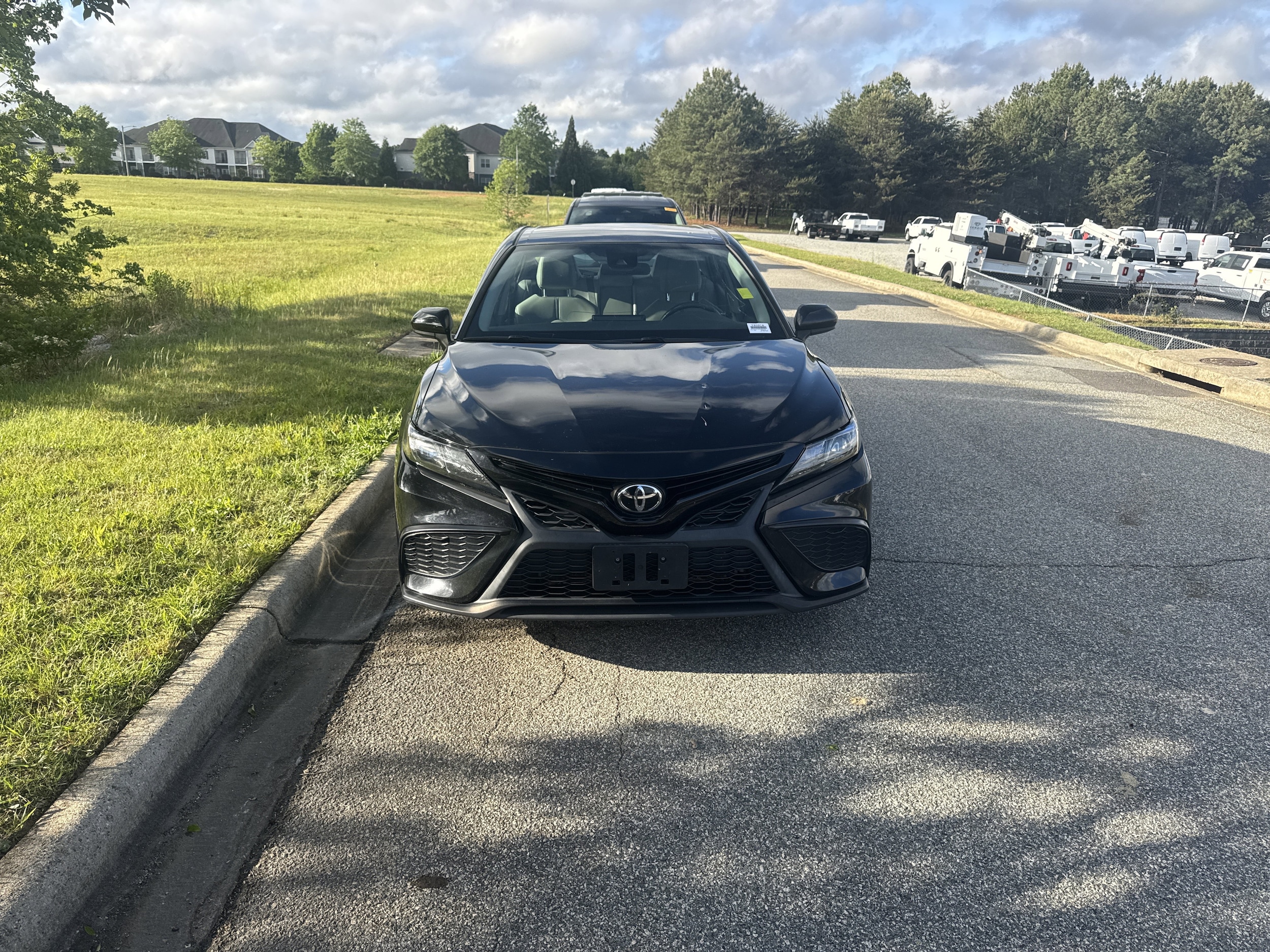2021 Toyota Camry SE photo 2