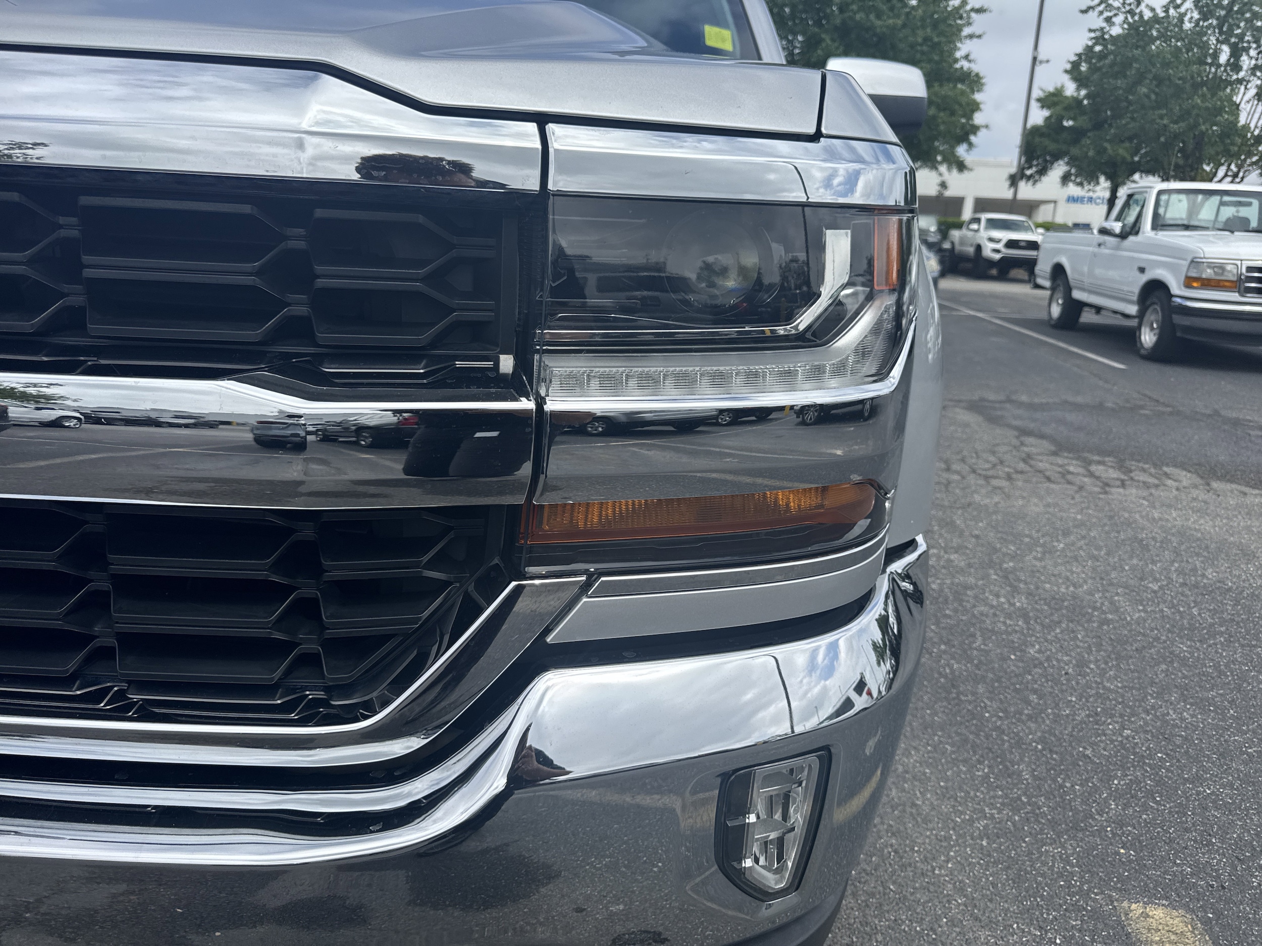 2017 Chevrolet Silverado 1500 LT photo 5